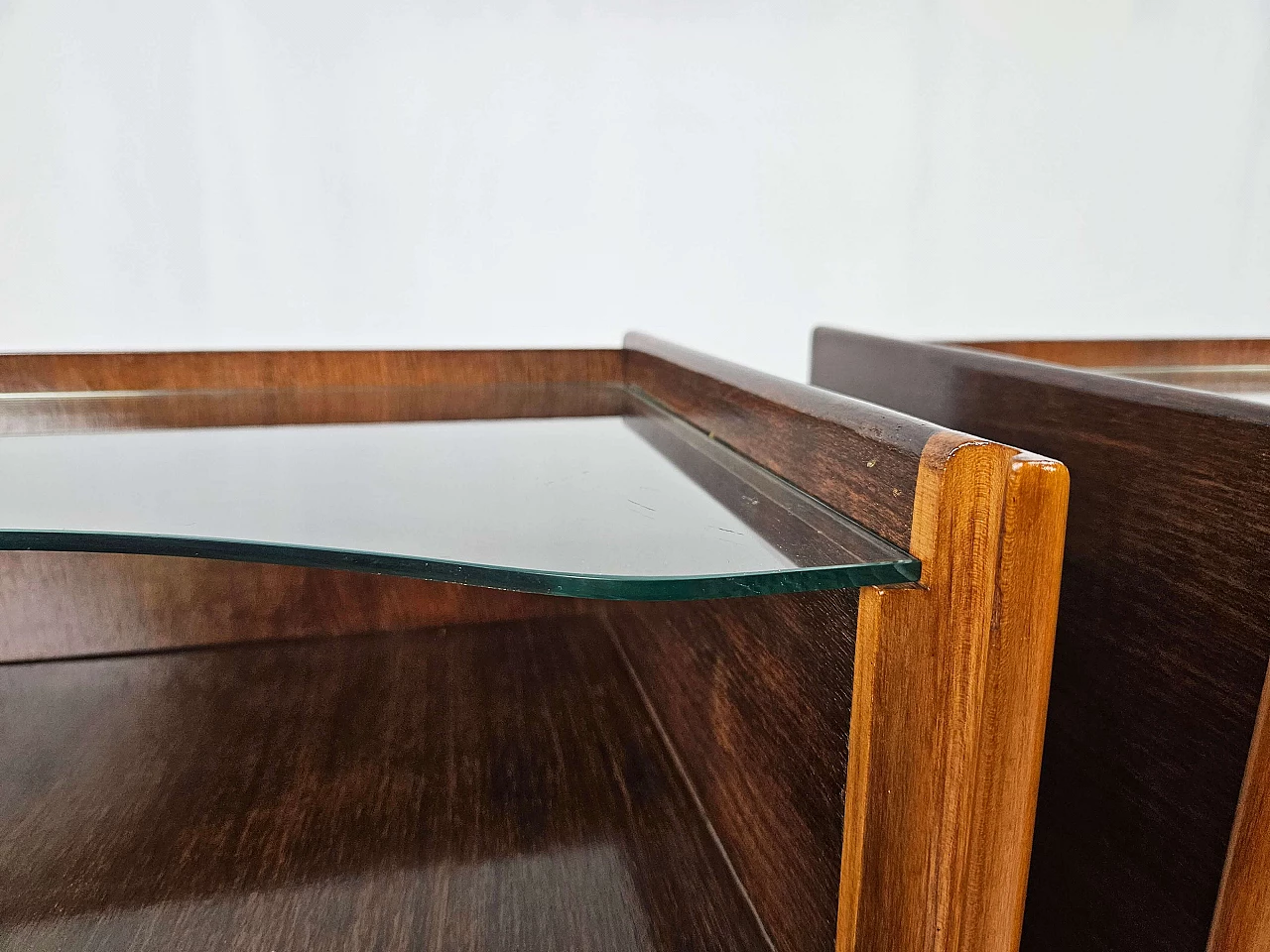 Pair of walnut and maple bedside tables with glass shelf, 1950s 9