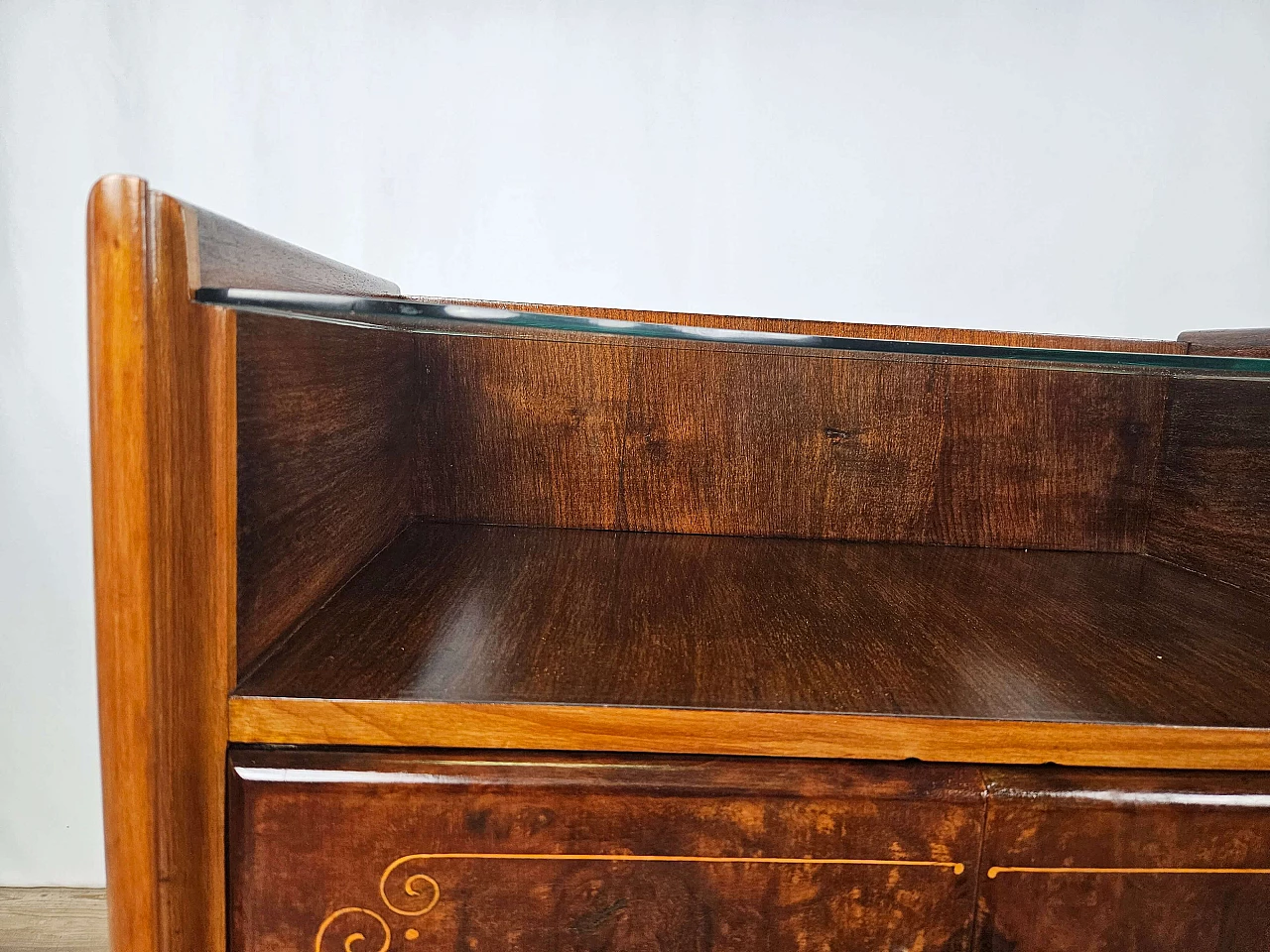 Pair of walnut and maple bedside tables with glass shelf, 1950s 12