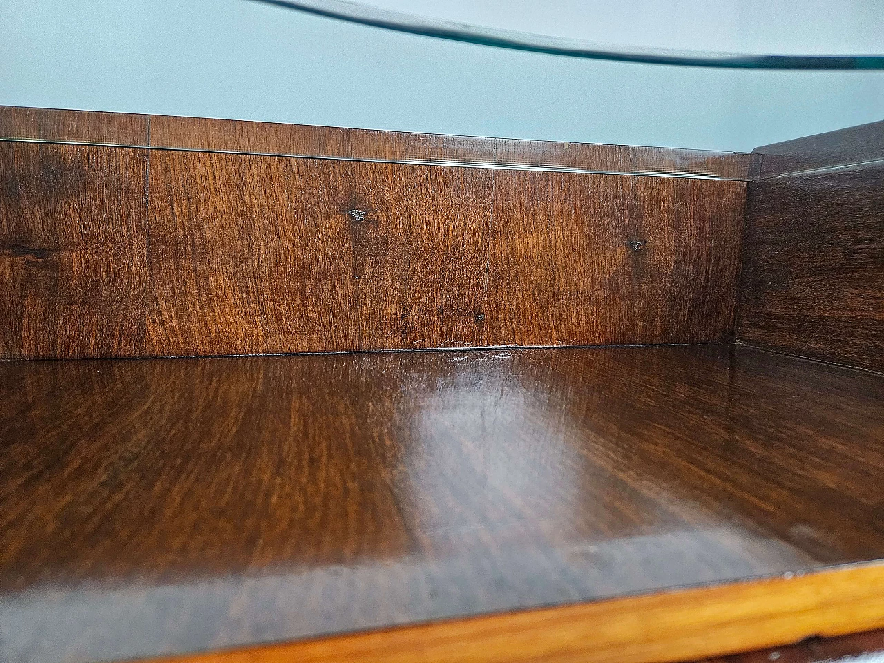 Pair of walnut and maple bedside tables with glass shelf, 1950s 15