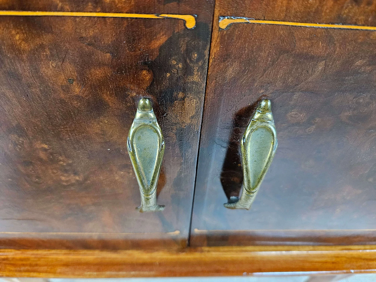 Pair of walnut and maple bedside tables with glass shelf, 1950s 24