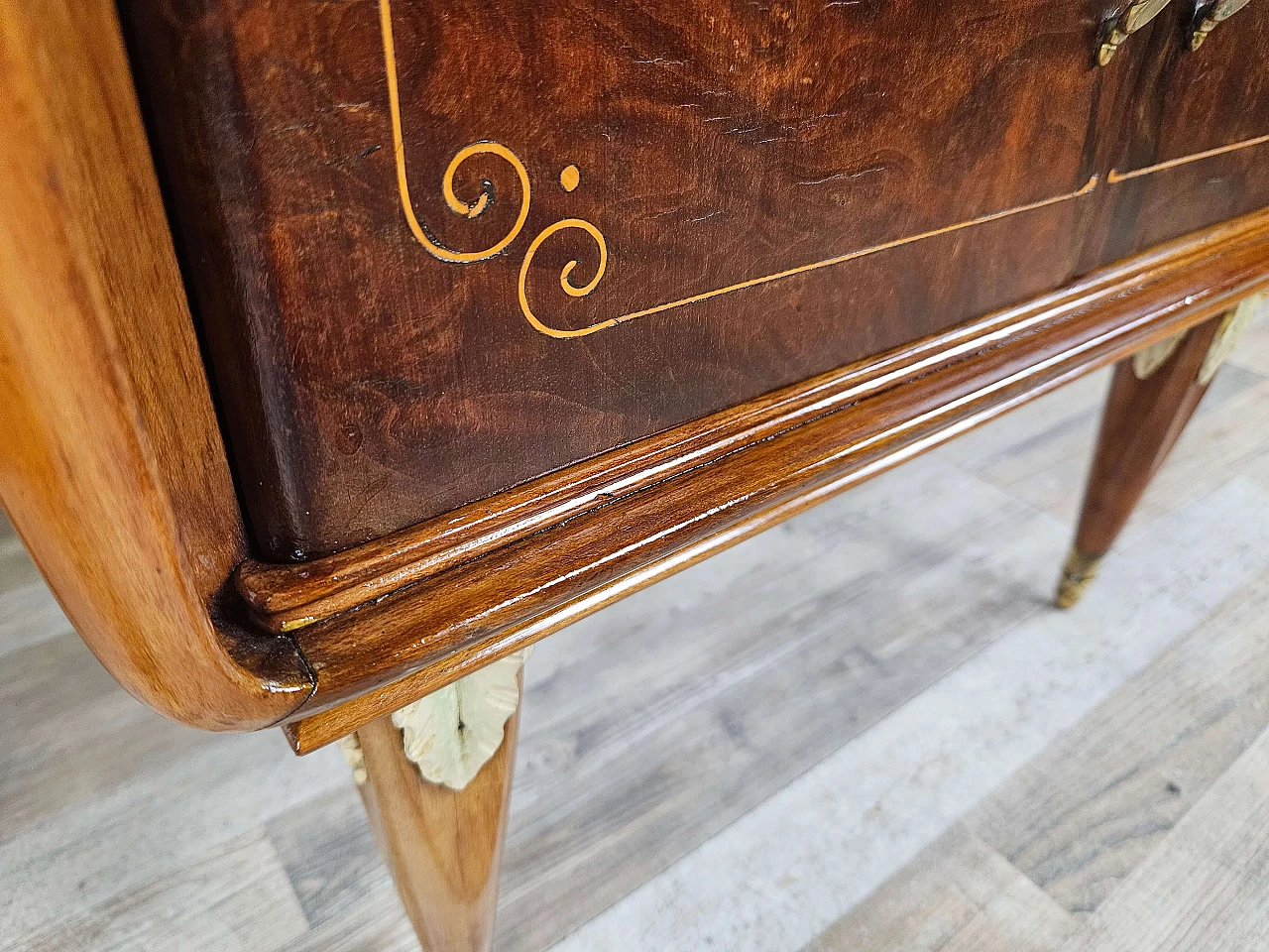 Pair of walnut and maple bedside tables with glass shelf, 1950s 25