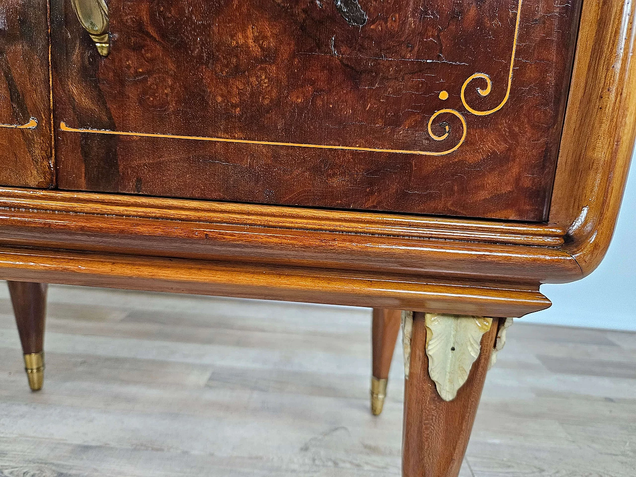 Pair of walnut and maple bedside tables with glass shelf, 1950s 27