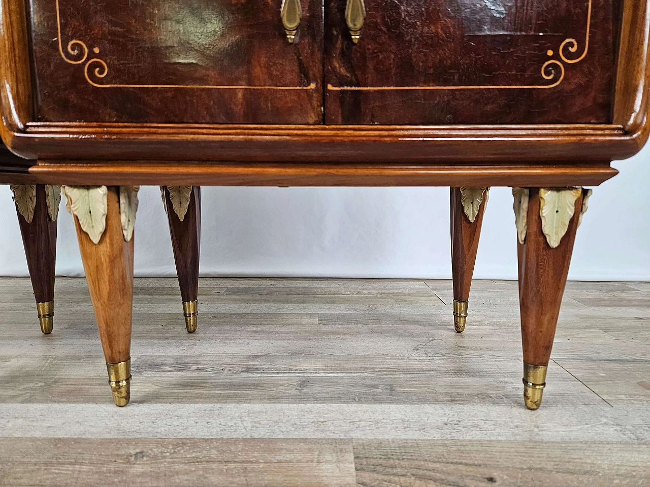 Pair of walnut and maple bedside tables with glass shelf, 1950s 29