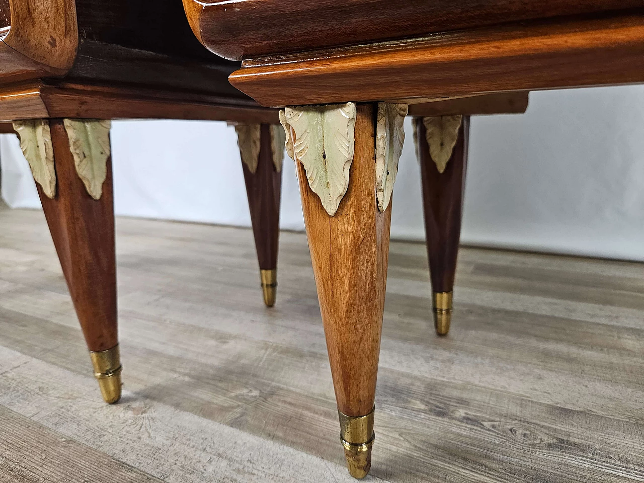 Pair of walnut and maple bedside tables with glass shelf, 1950s 31