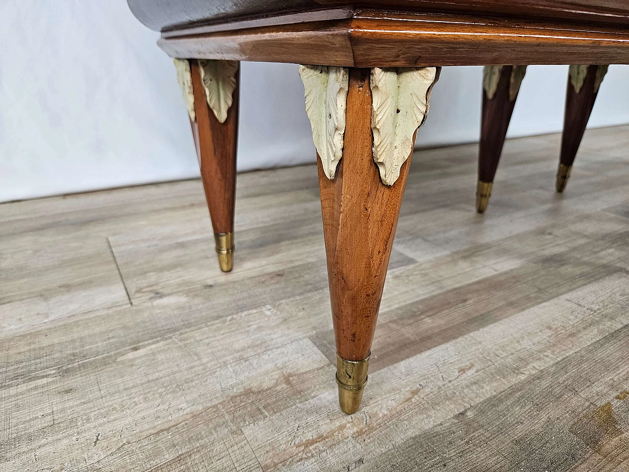 Pair of walnut and maple bedside tables with glass shelf, 1950s 33