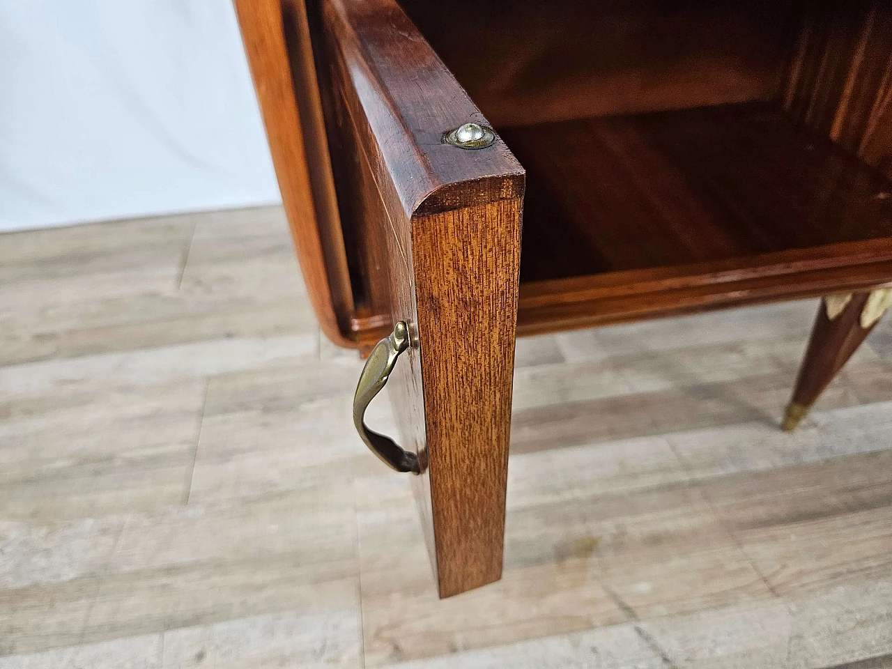 Pair of walnut and maple bedside tables with glass shelf, 1950s 39