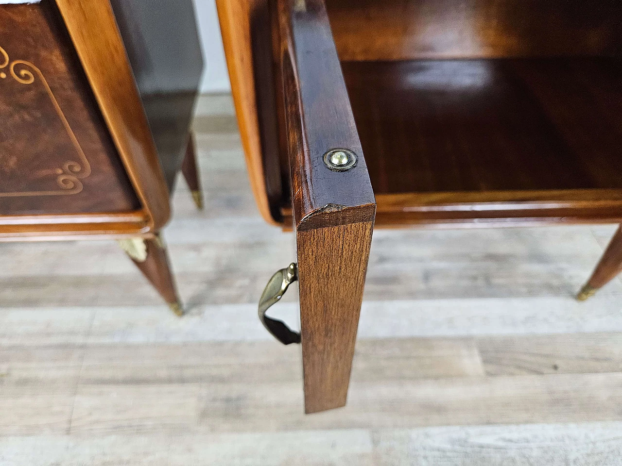 Pair of walnut and maple bedside tables with glass shelf, 1950s 44