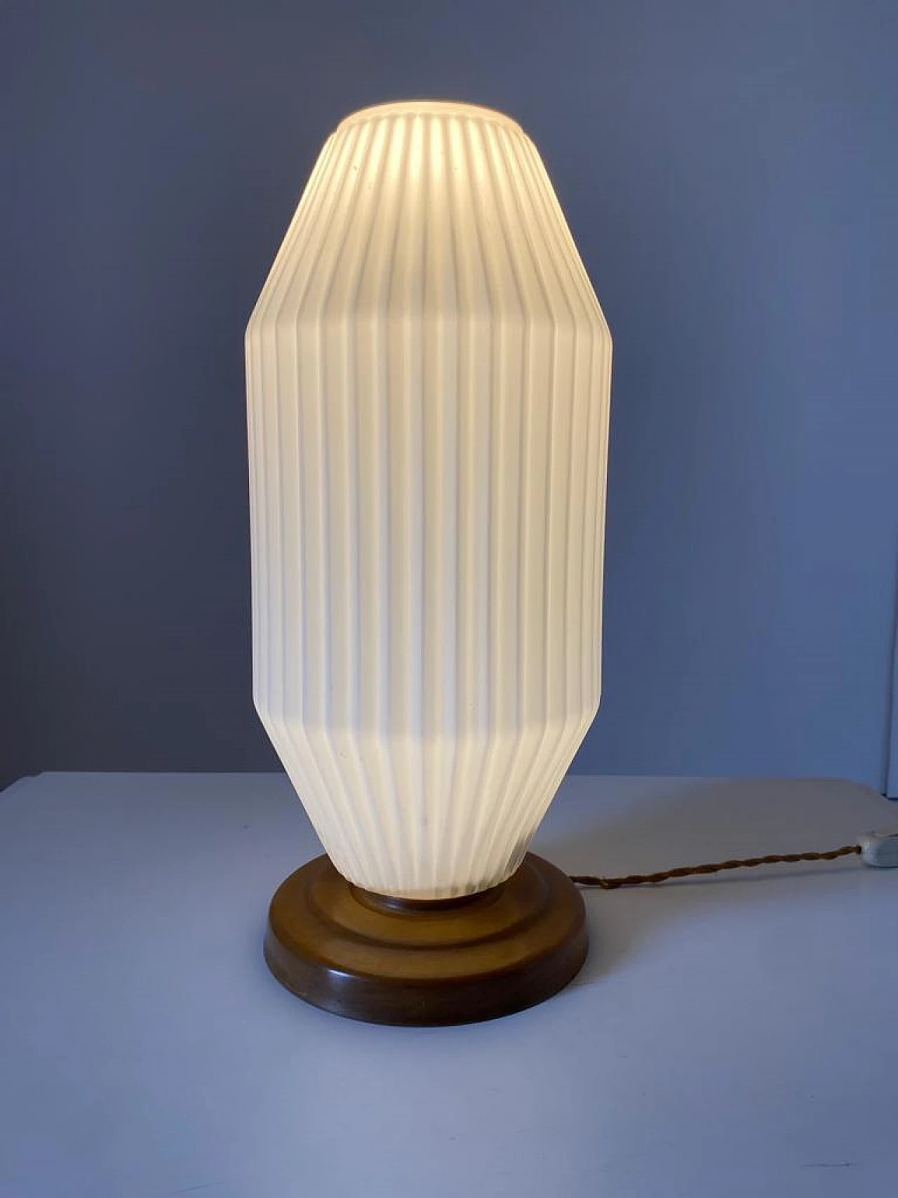 Table lamp in Art Deco style made of glass and wood, 1940s 4