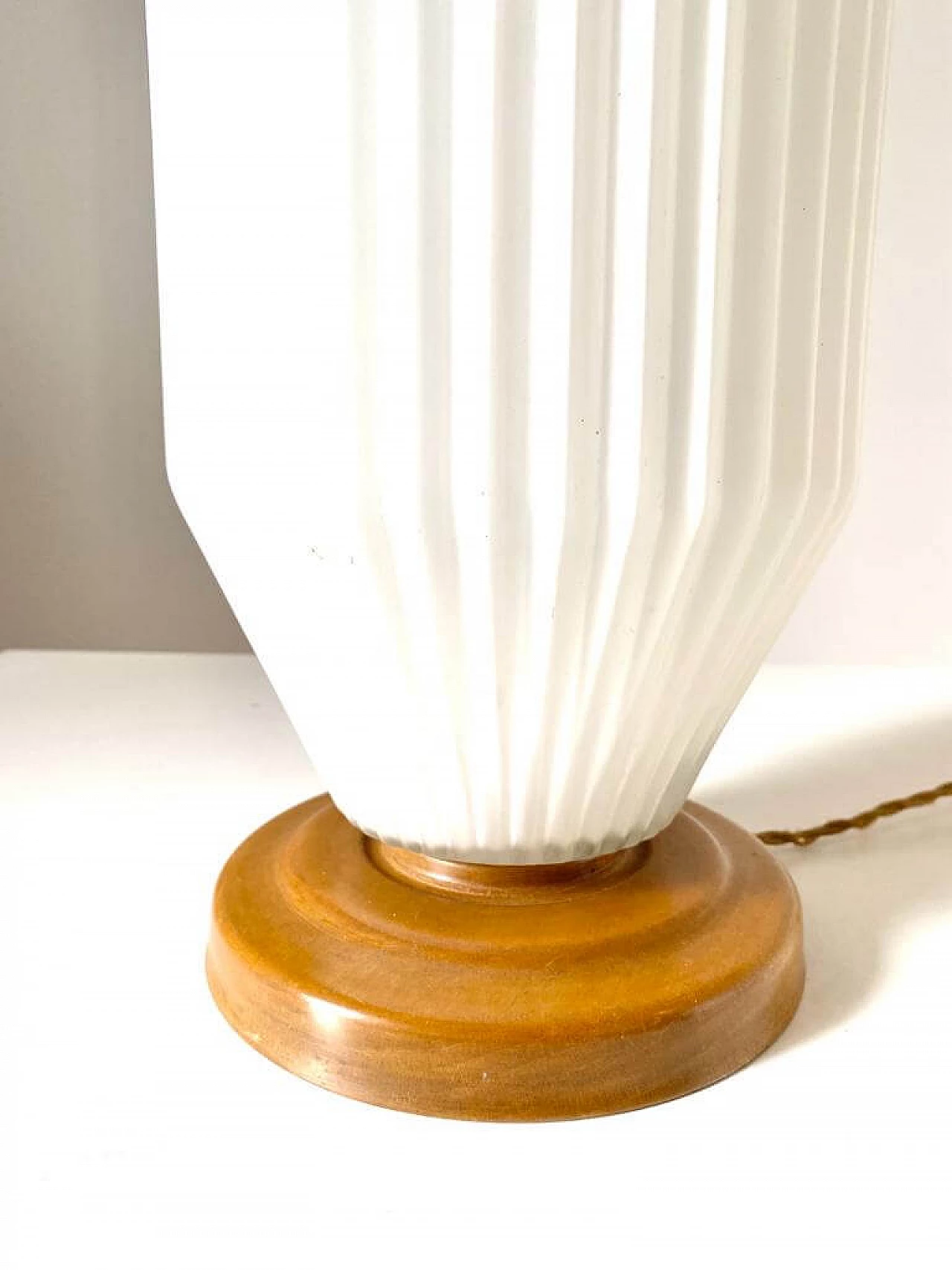 Table lamp in Art Deco style made of glass and wood, 1940s 10