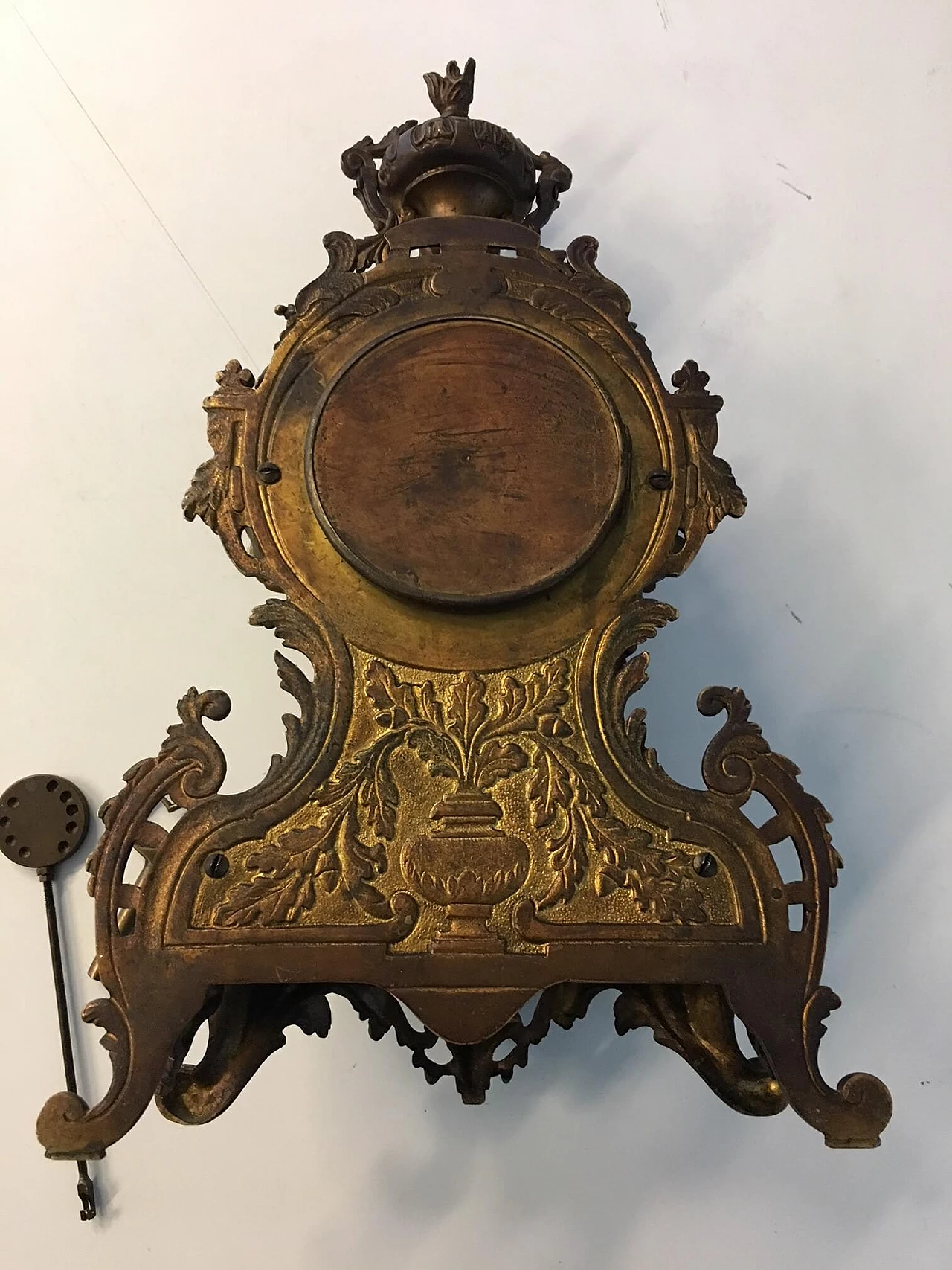 Baroque-style table clock in gilded and chiselled bronze, 1950s 2