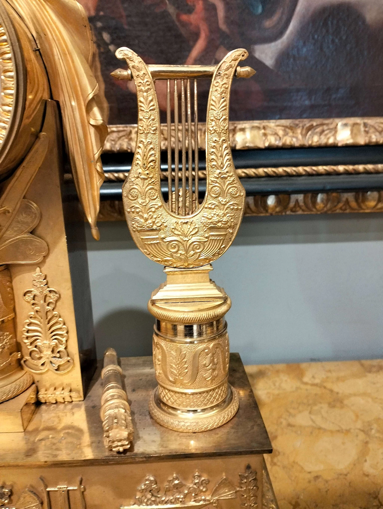 Gilt bronze Empire clock with winged figure, 19th century 2