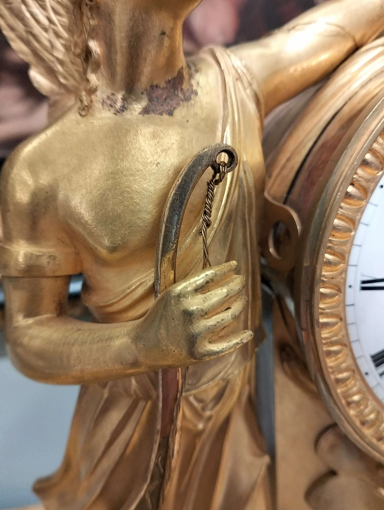 Gilt bronze Empire clock with winged figure, 19th century 10