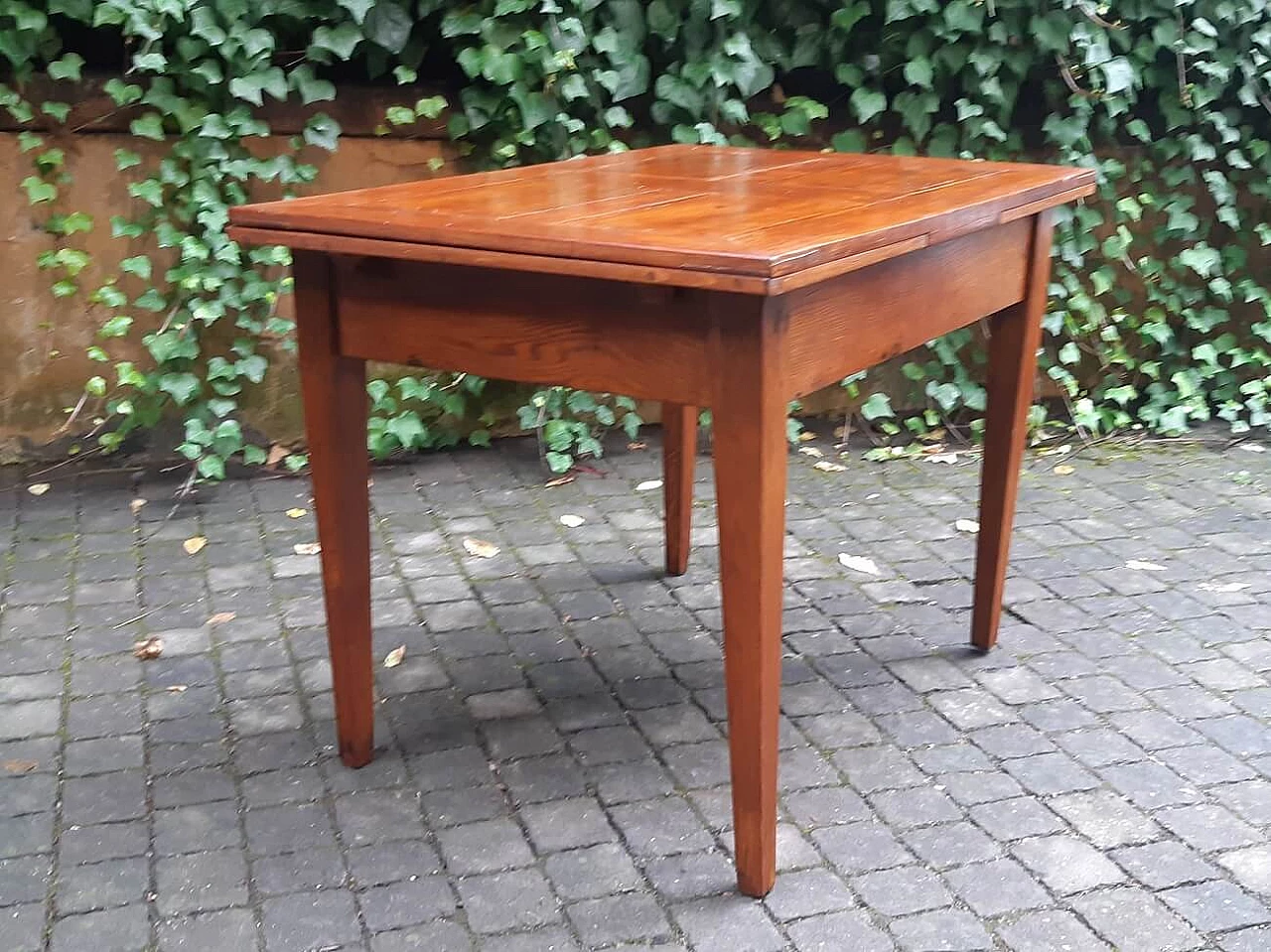 Extending walnut and oak table, second half of the 19th century 7