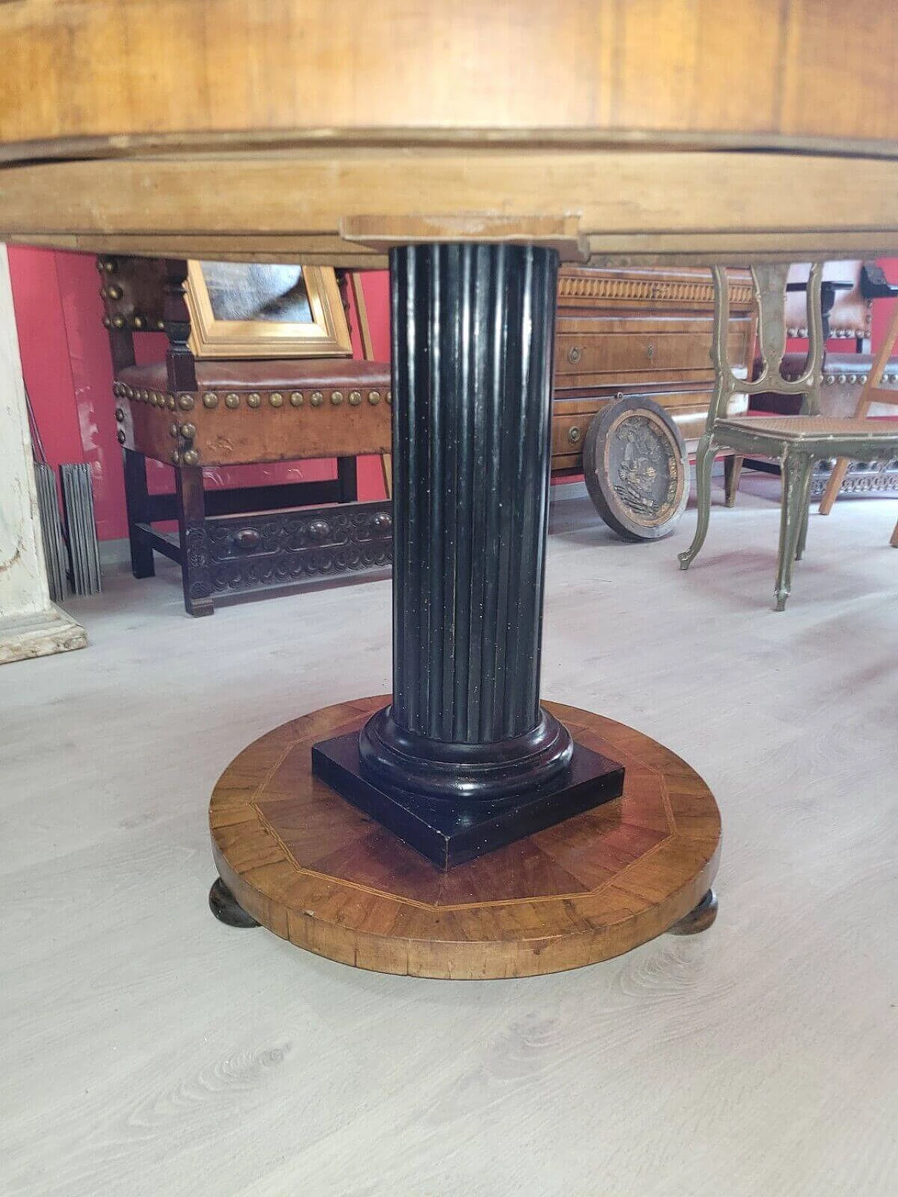 Empire round table panelled in walnut with maple inlay, early 19th century 10