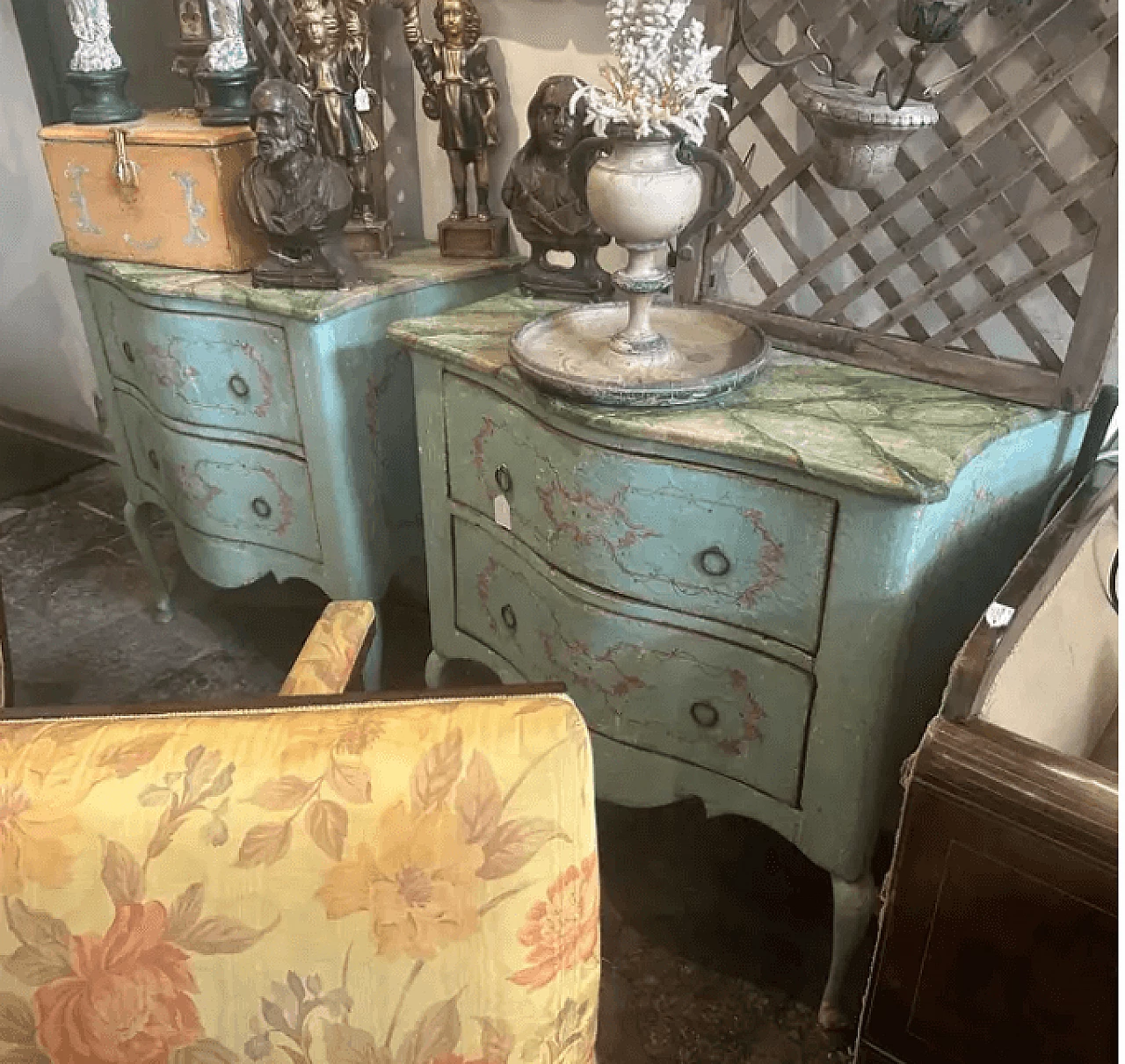 Pair of Louis XV style lacquered wooden chests of drawers, late 19th century 2