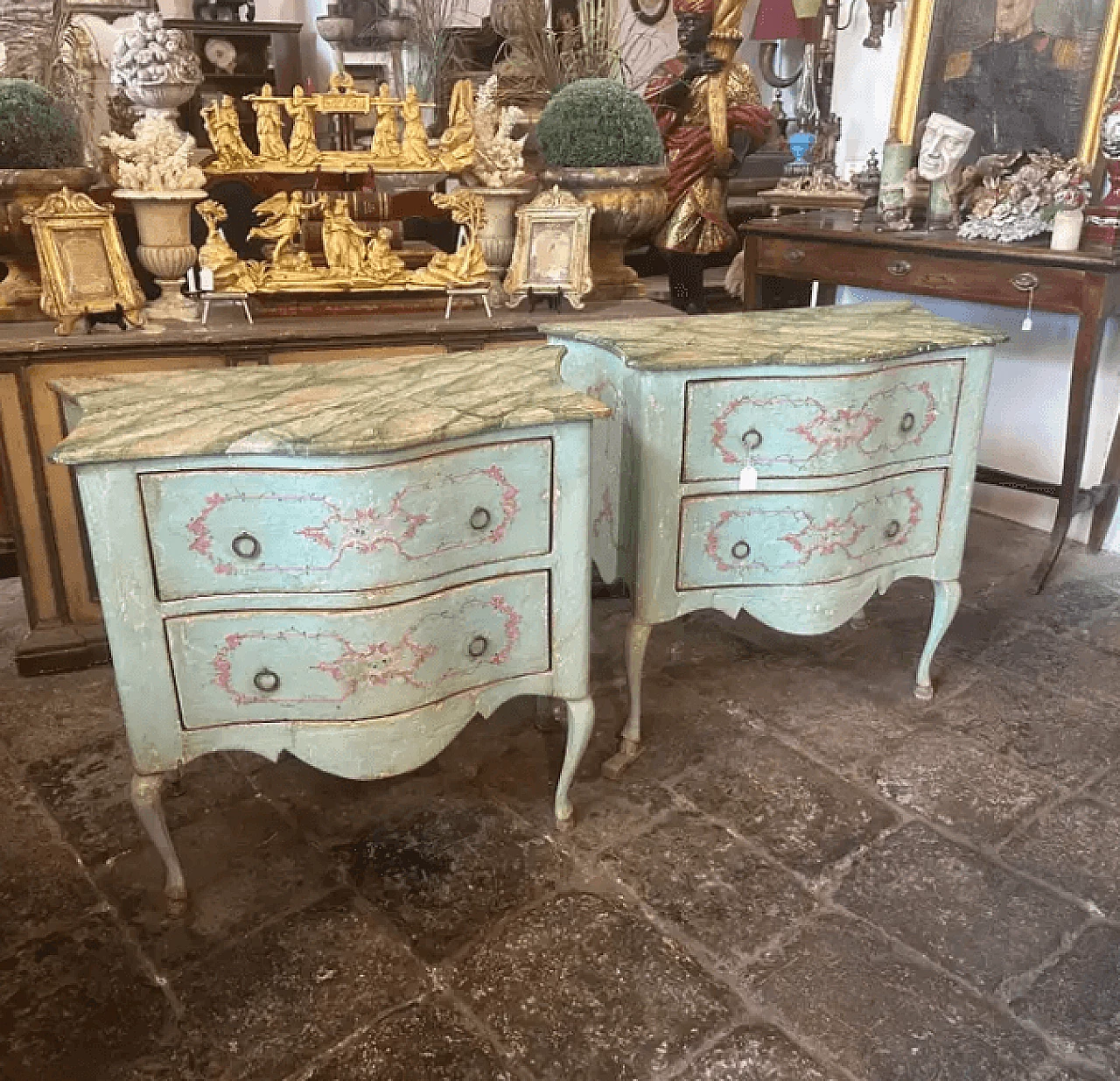 Pair of Louis XV style lacquered wooden chests of drawers, late 19th century 4