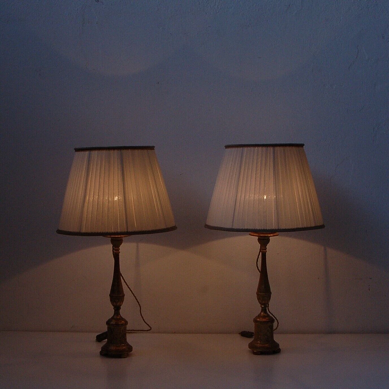 Pair of table lamps with a 19th-century wooden candelabra base decorated with gold leaf 9