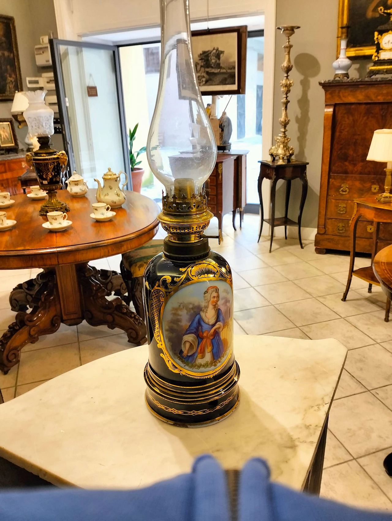 Pair of Napoleon III porcelain oil lamps, 19th century 3