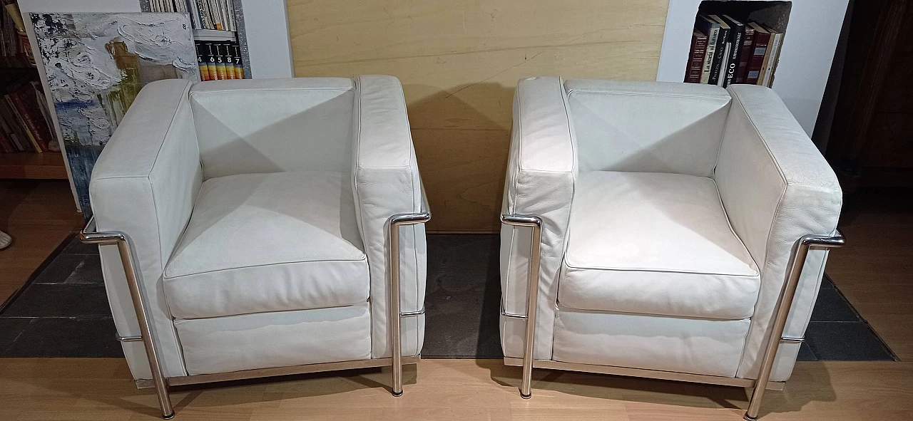 Pair of white hammered leather LC 2 armchairs by Le Corbusier, P. Jeanneret, C. Perriand for Alivar, 1980s 2