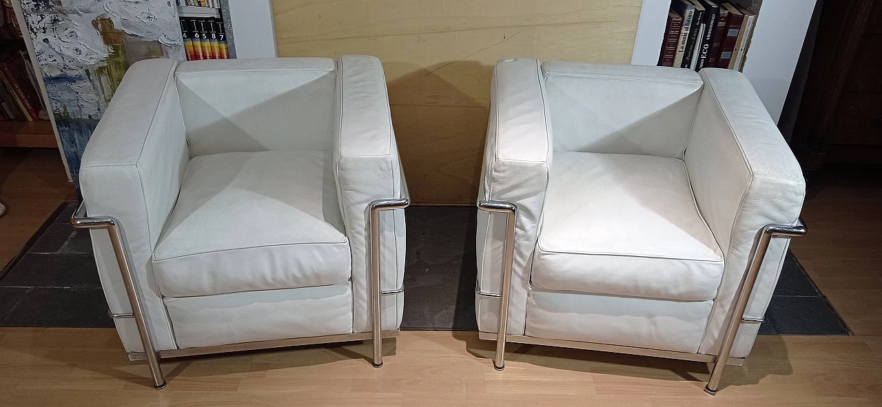 Pair of white hammered leather LC 2 armchairs by Le Corbusier, P. Jeanneret, C. Perriand for Alivar, 1980s 5