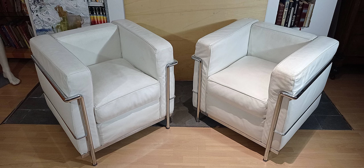 Pair of white hammered leather LC 2 armchairs by Le Corbusier, P. Jeanneret, C. Perriand for Alivar, 1980s 7