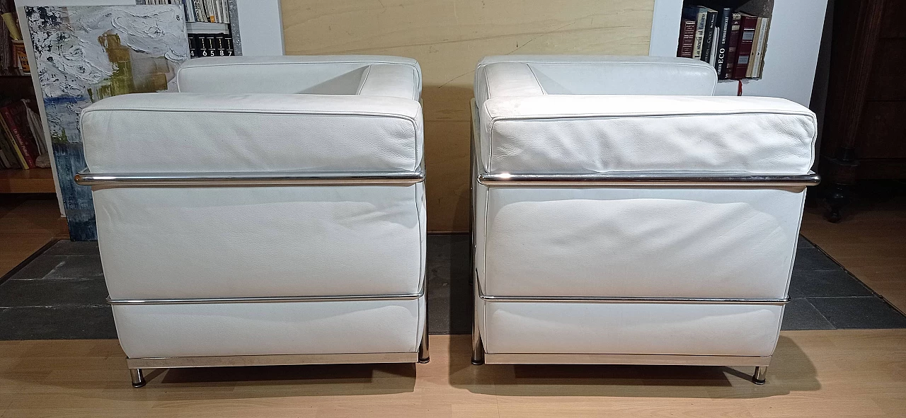 Pair of white hammered leather LC 2 armchairs by Le Corbusier, P. Jeanneret, C. Perriand for Alivar, 1980s 12