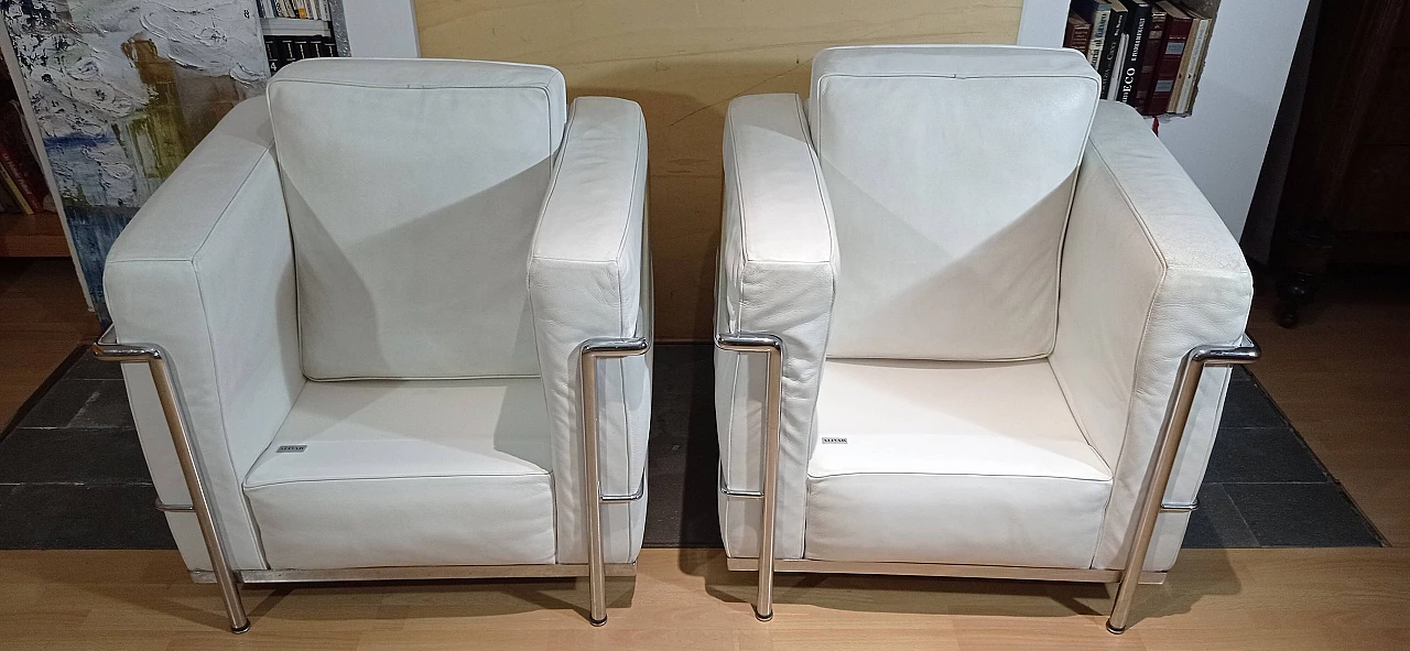 Pair of white hammered leather LC 2 armchairs by Le Corbusier, P. Jeanneret, C. Perriand for Alivar, 1980s 15