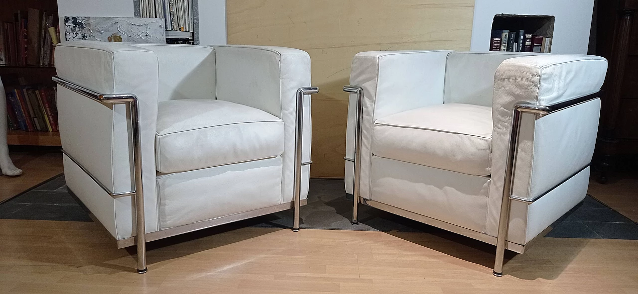 Pair of white hammered leather LC 2 armchairs by Le Corbusier, P. Jeanneret, C. Perriand for Alivar, 1980s 74