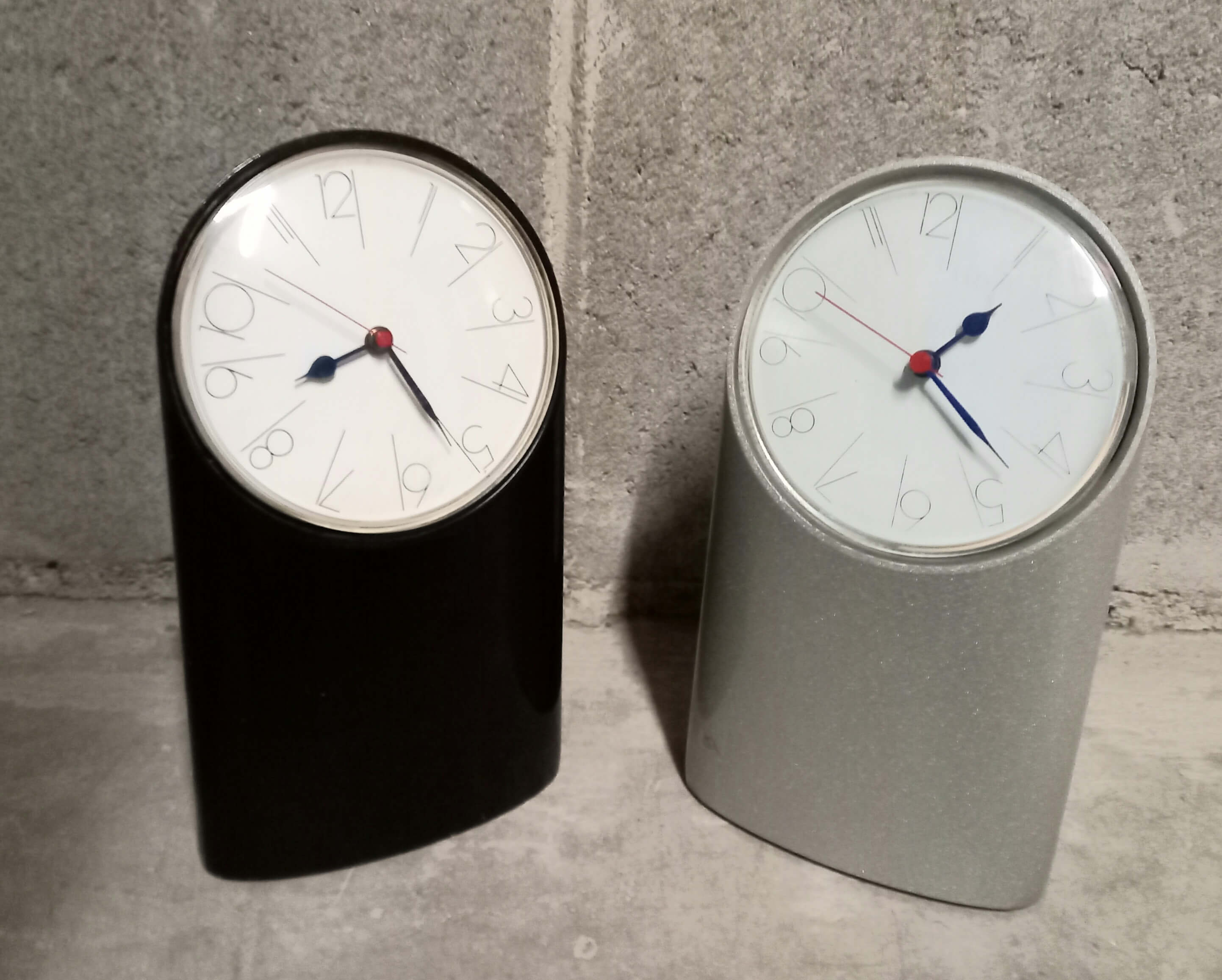 Pair of Tantalo table clocks by Richard Sapper for Artemide, 1960s | intOndo