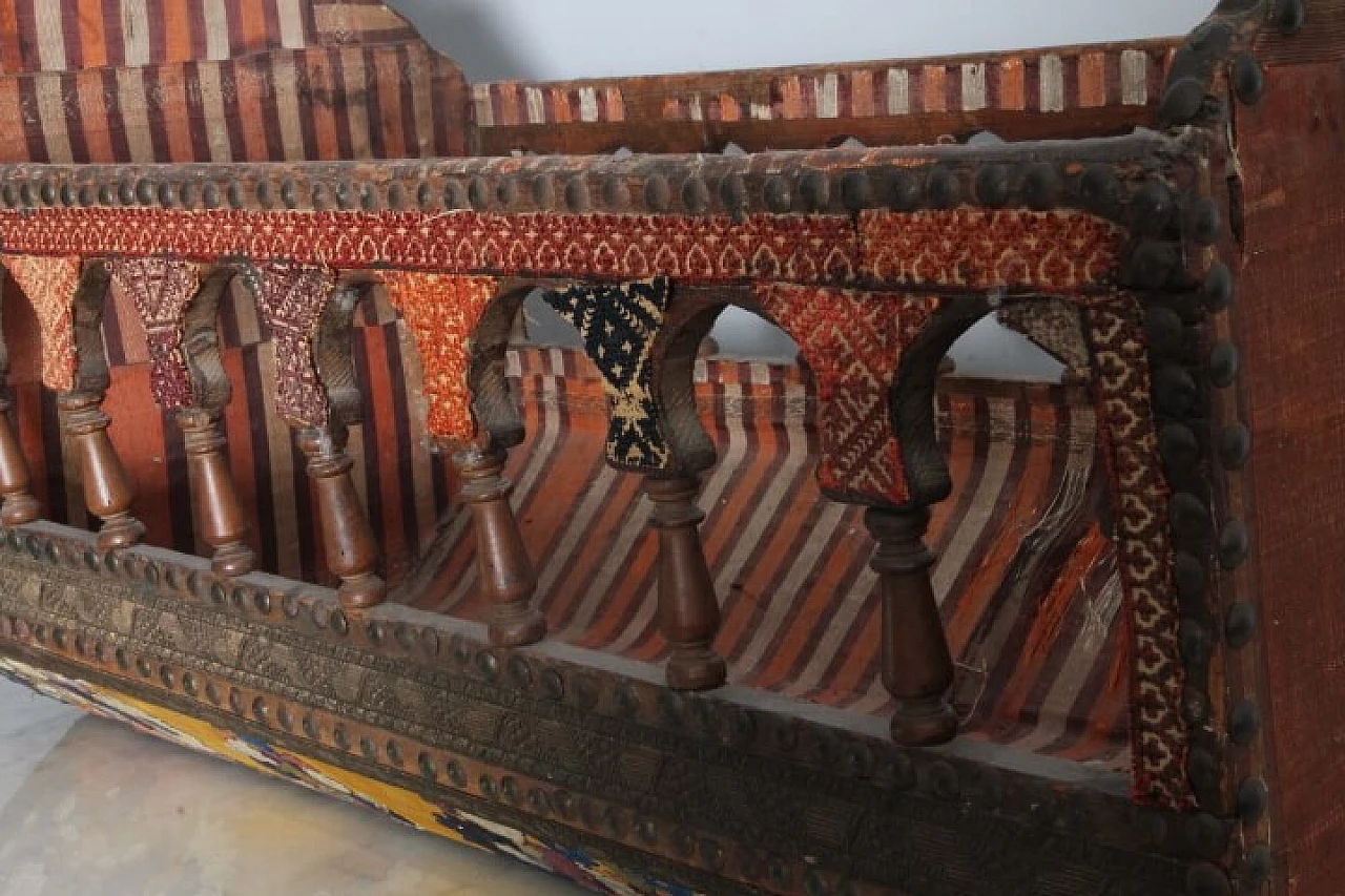 Florentine carved wood and fabric cradle, 17th century 3