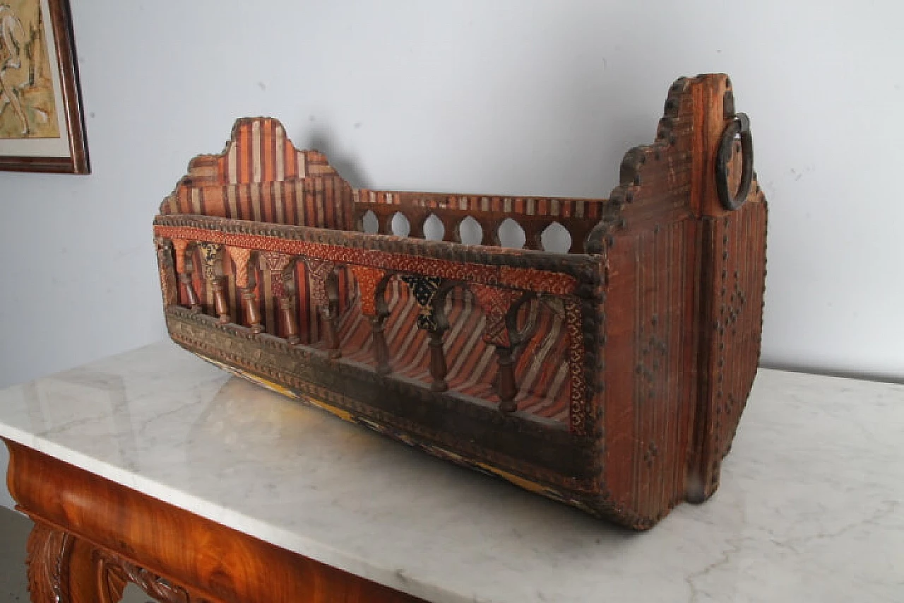 Florentine carved wood and fabric cradle, 17th century 6