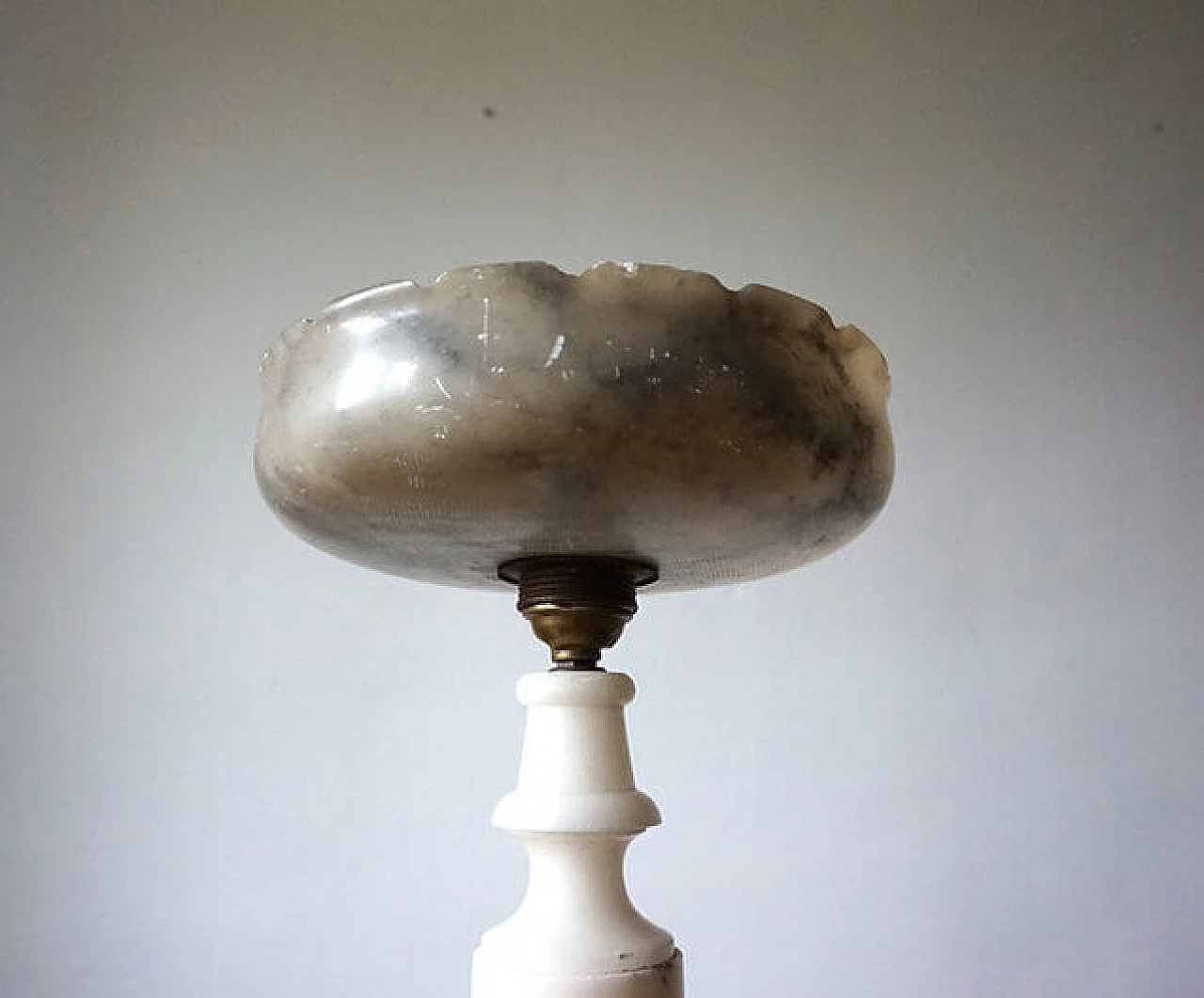 Marble amphora table lamp in Louis XVI style, early 20th century 5