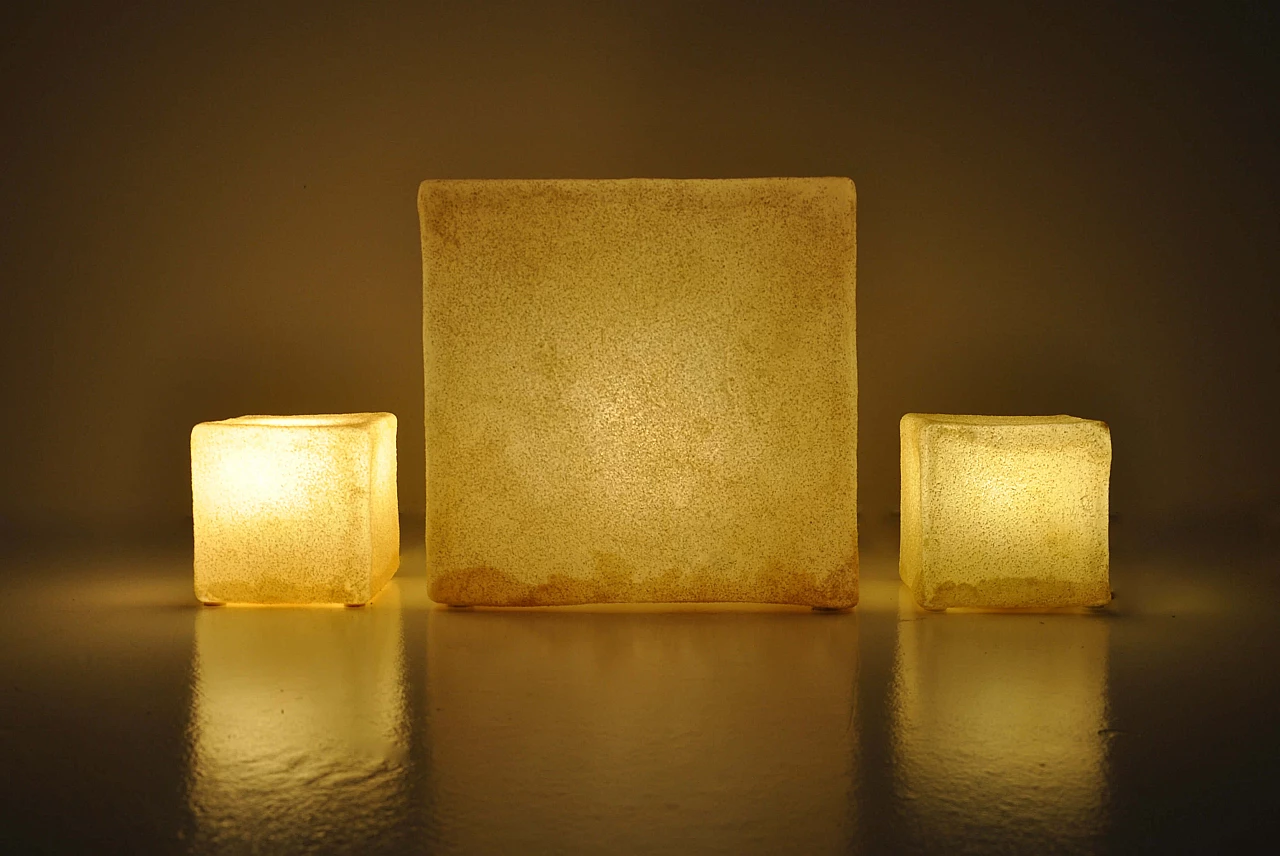 3 Cube-shaped fibreglass and marble dust lamps by Andre Cazenave for Singleton, 1970s 6