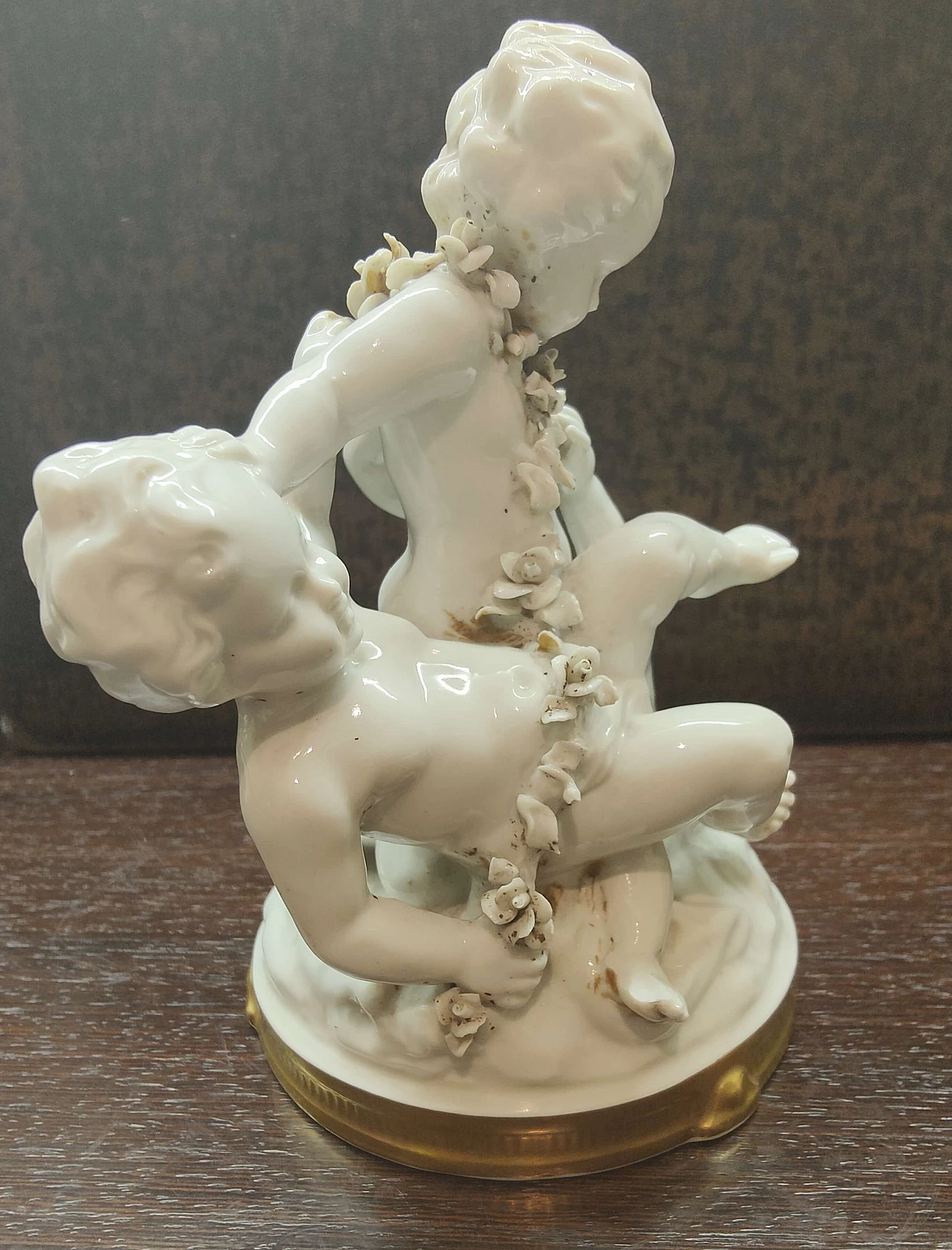 Group of three cupids, Capodimonte porcelain sculpture, 1950s 3