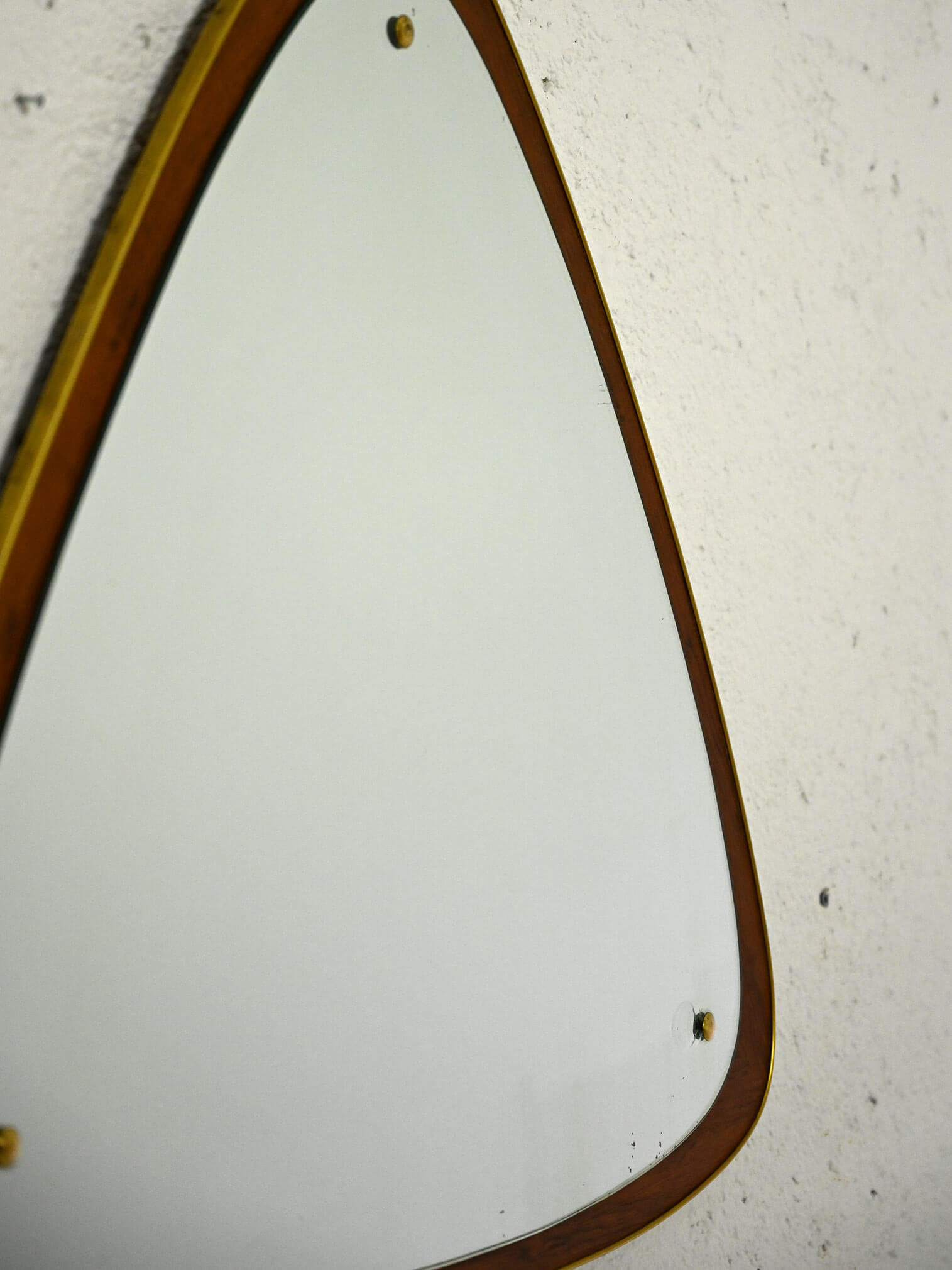 Specchio da parete vintage scandinavo asimmetrico a triangolo in teak, anni  '50