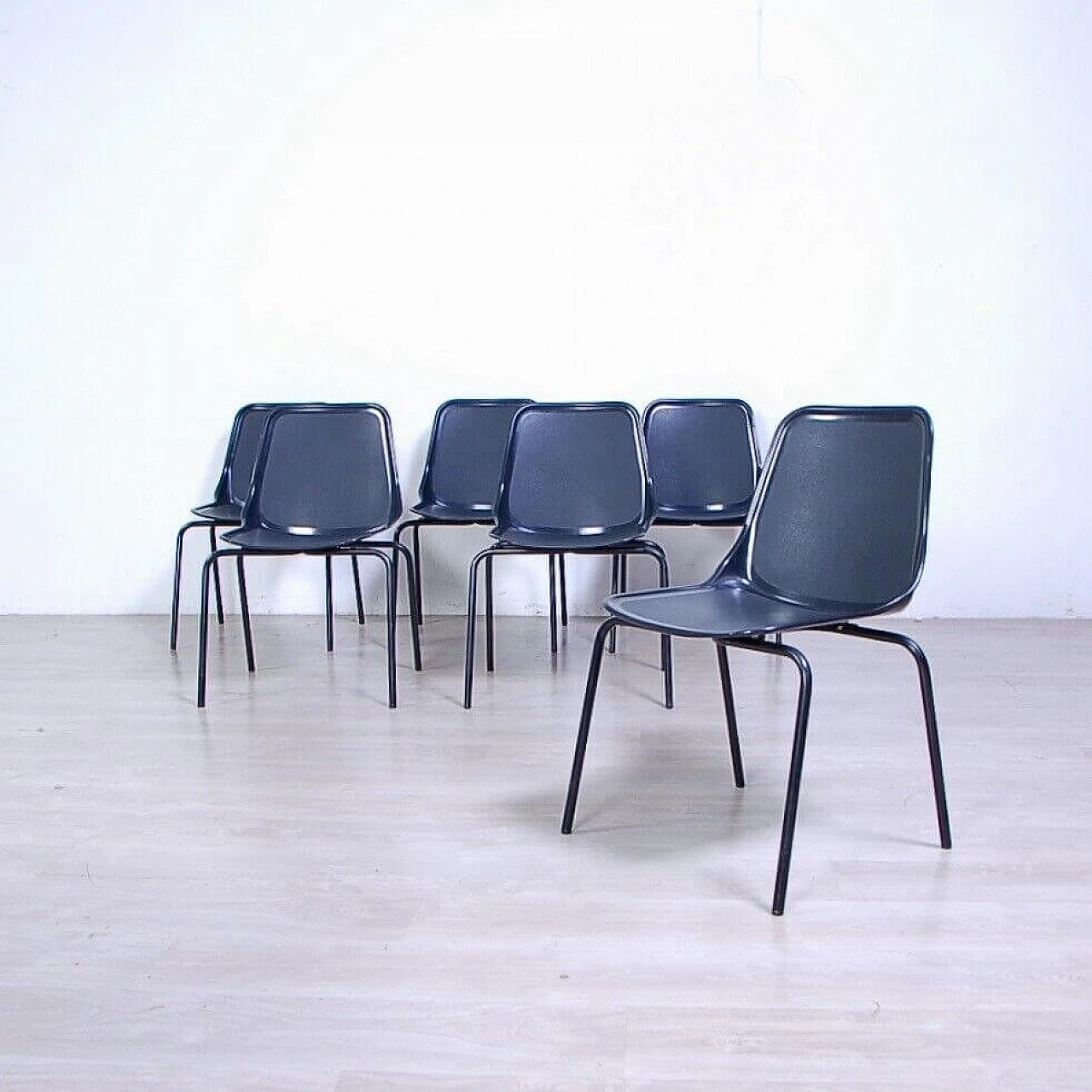 6 Black iron MIM chairs, 1960s 1