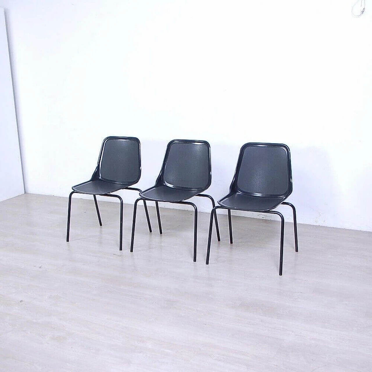 6 Black iron MIM chairs, 1960s 10