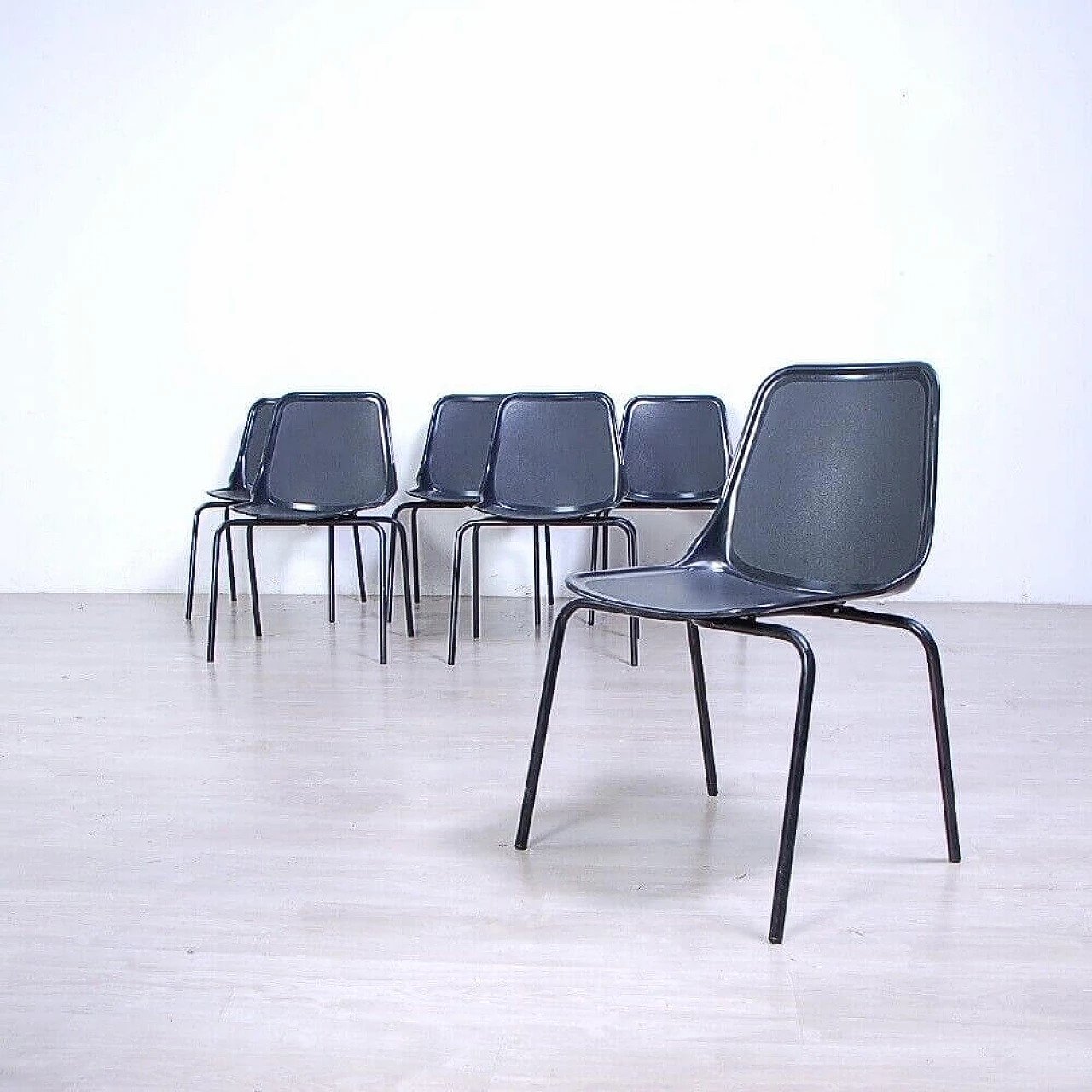 6 Black iron MIM chairs, 1960s 13