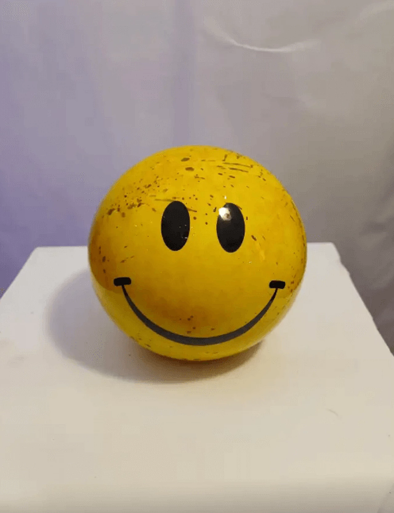 Tributo allo Smile, scultura in ceramica gialla, anni '60 4