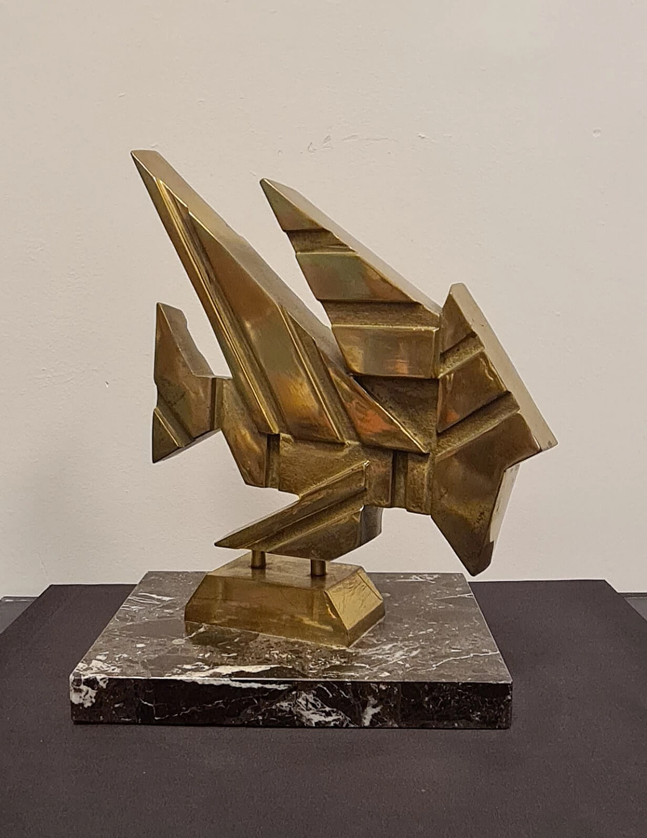 Giuseppe Banfi, composizione astratta, scultura in ottone e marmo, 1988 4