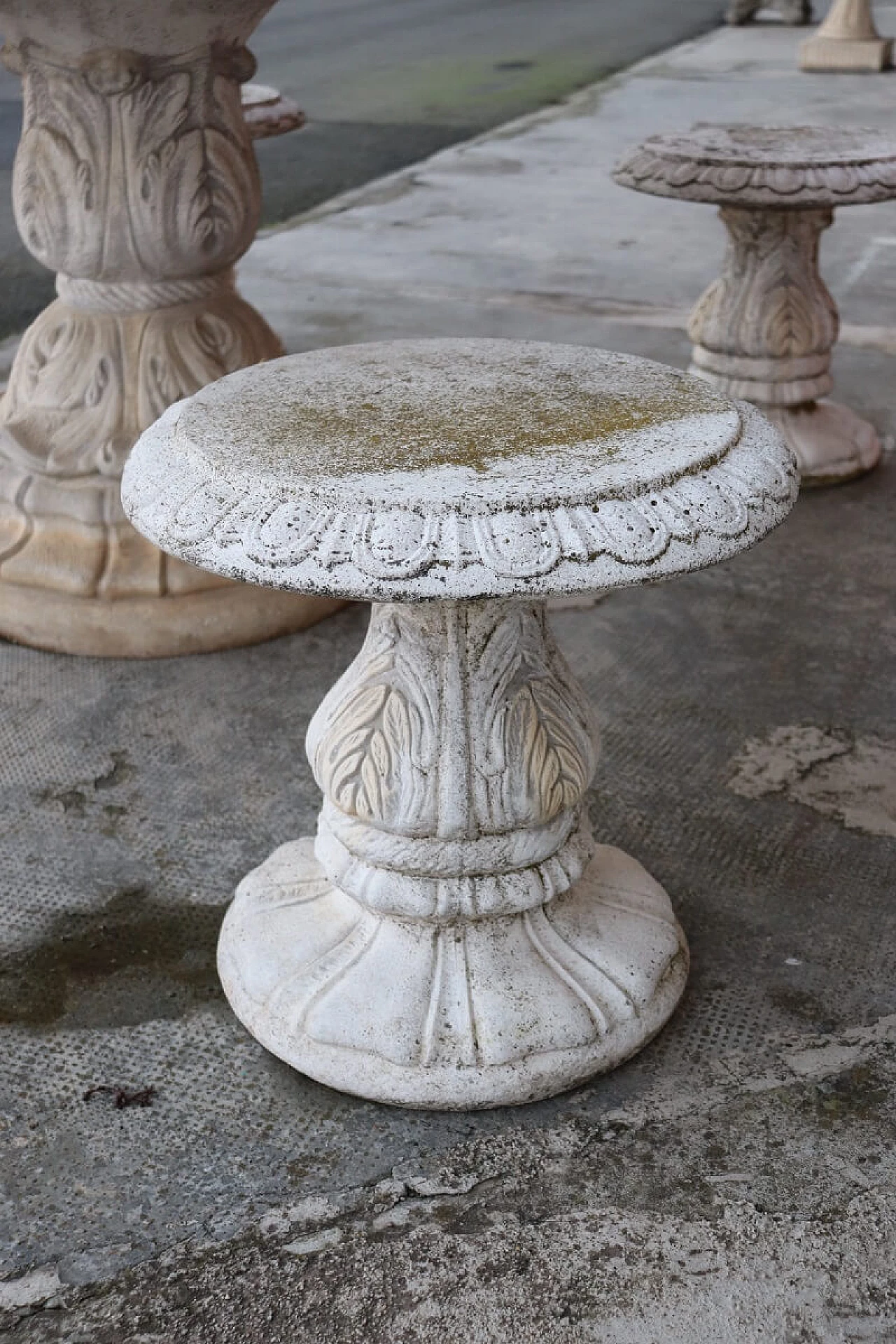 4 Stools and round table in grit and concrete in Neoclassical style, 1980s 7