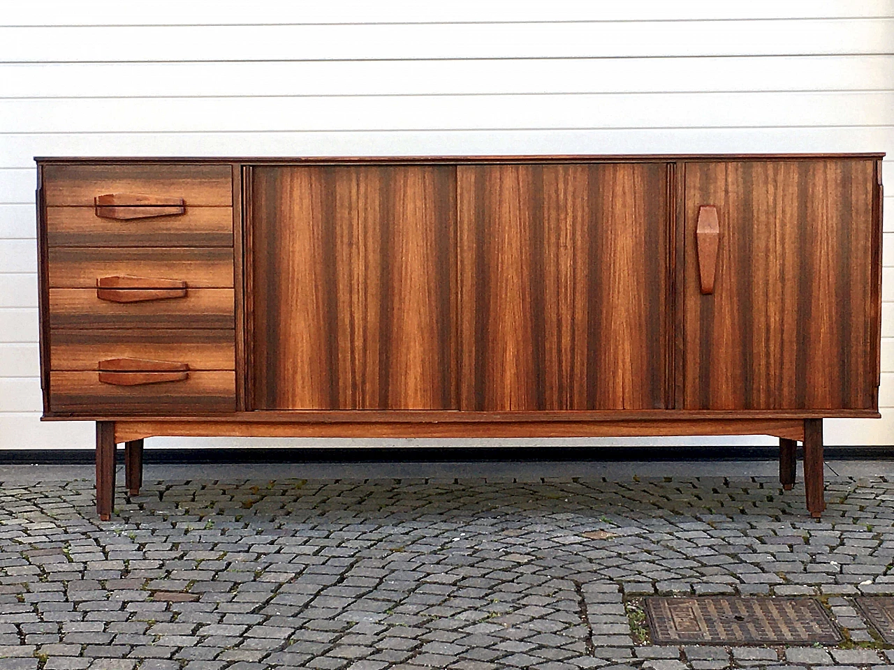 Credenza in palissandro in stile scandinavo con piattaia, anni '70 21