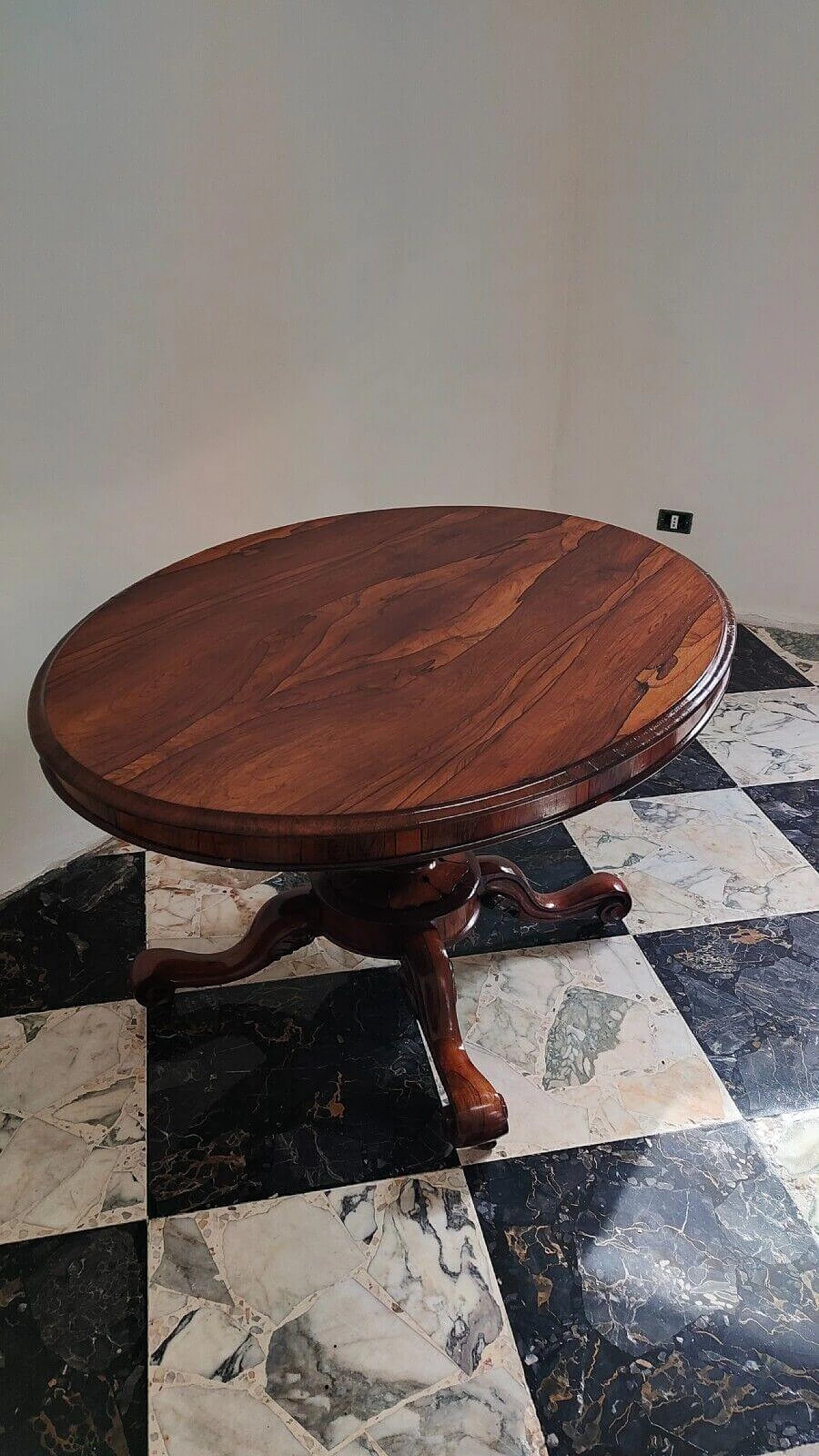 Rosewood a vela table with casters, mid-19th century 1