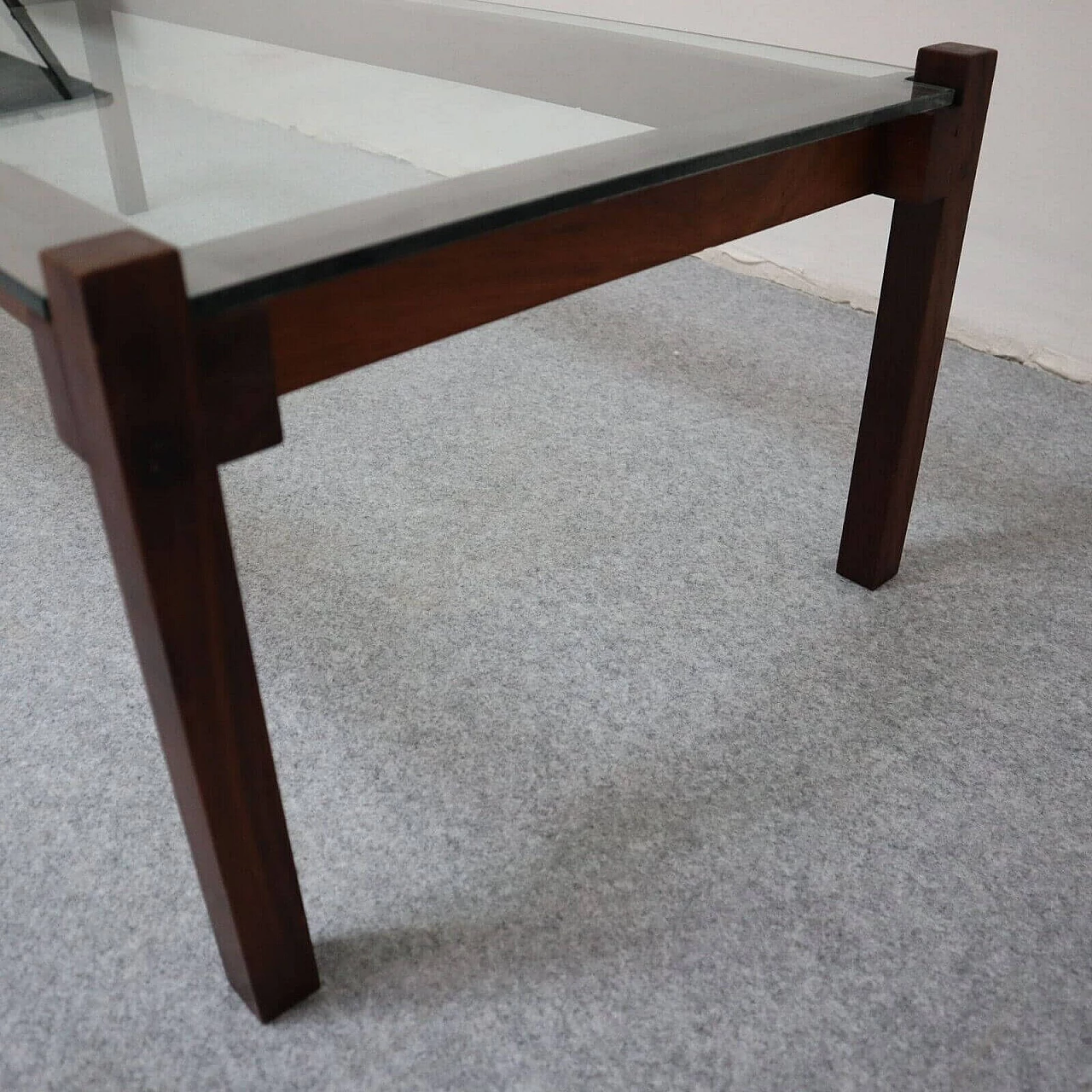 Rosewood and glass coffee table in the style of Ico Parisi, 1960s 1