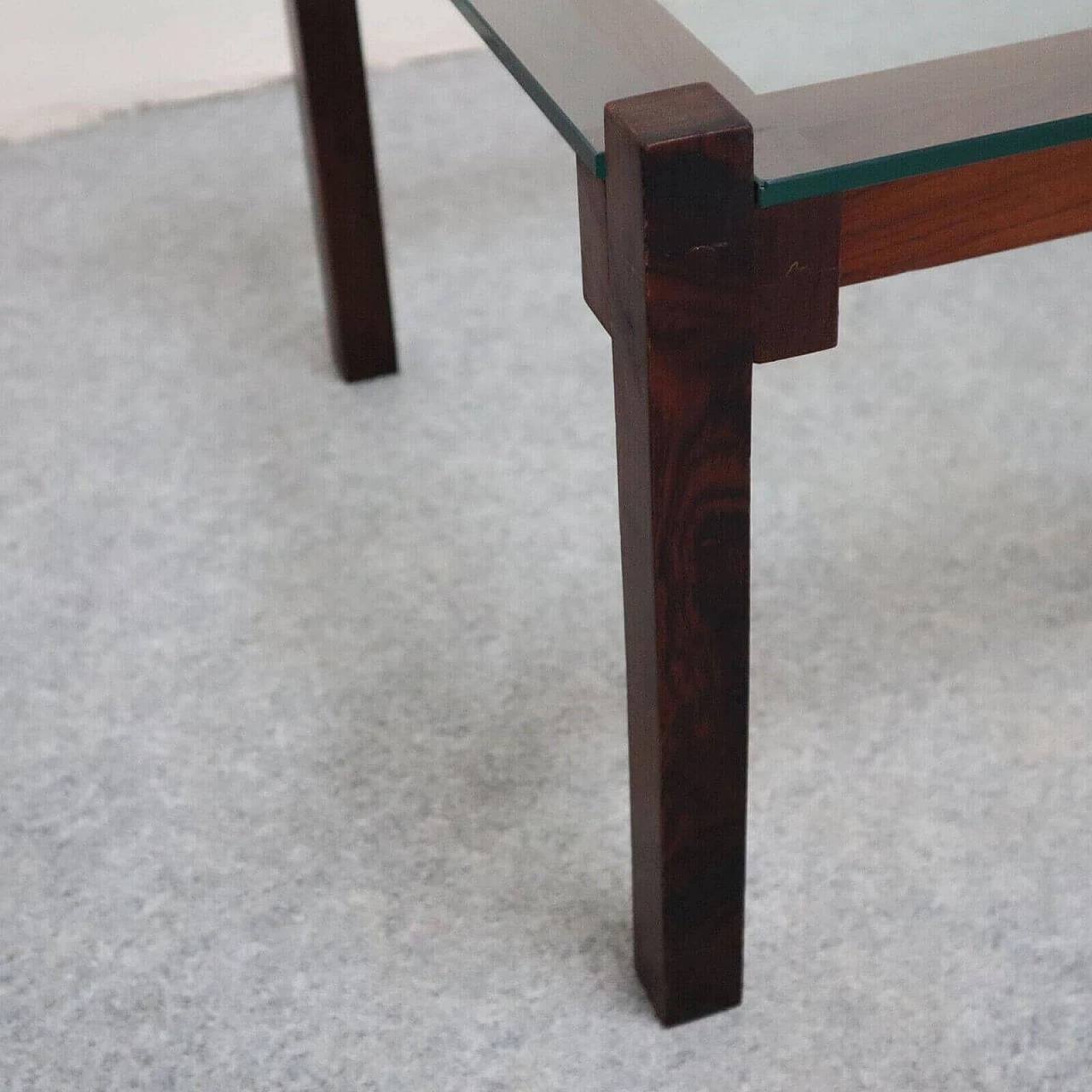 Rosewood and glass coffee table in the style of Ico Parisi, 1960s 4