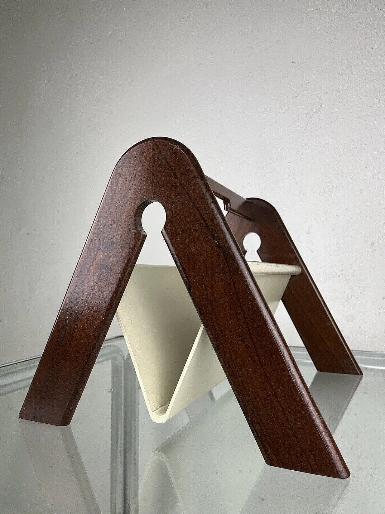 Natural and white varnished wood magazine rack in the style of Molteni, 1970s 3