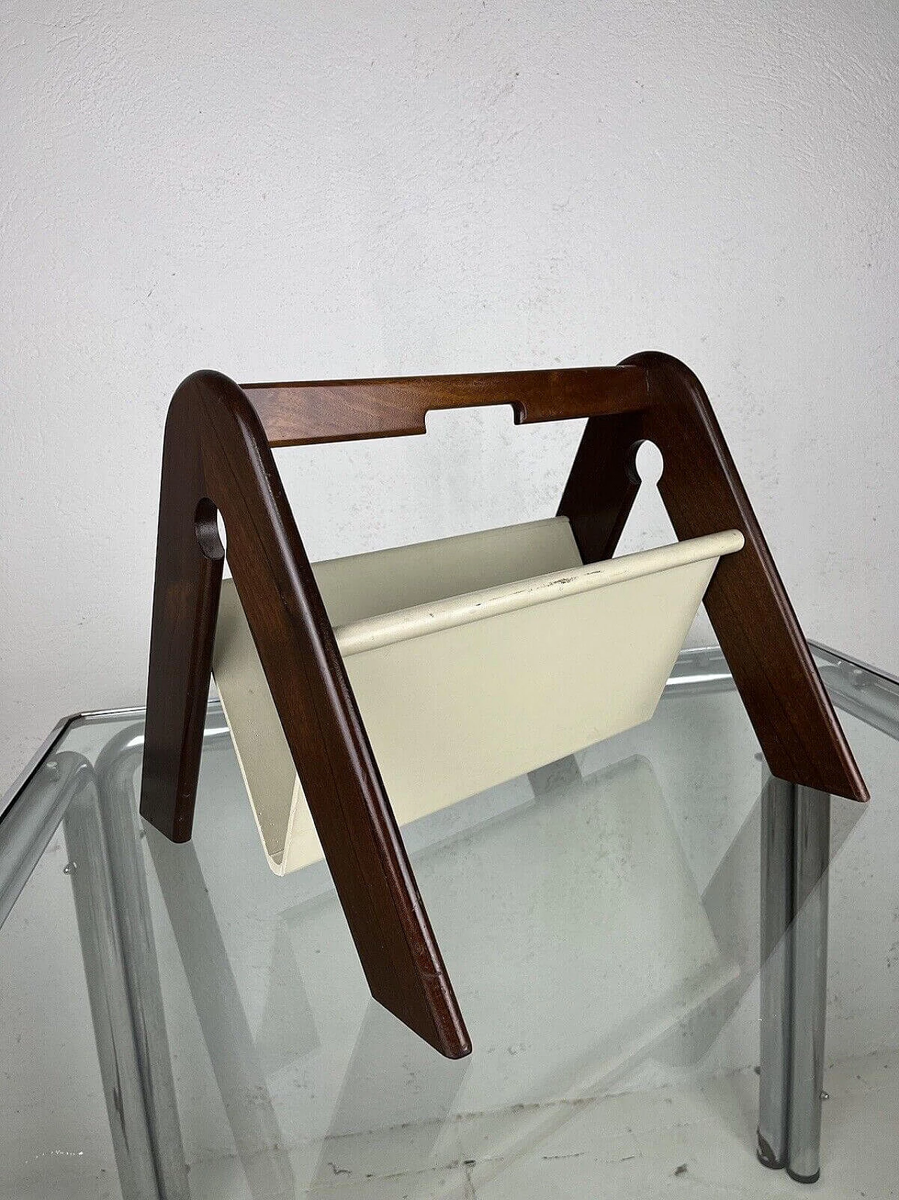 Natural and white varnished wood magazine rack in the style of Molteni, 1970s 4