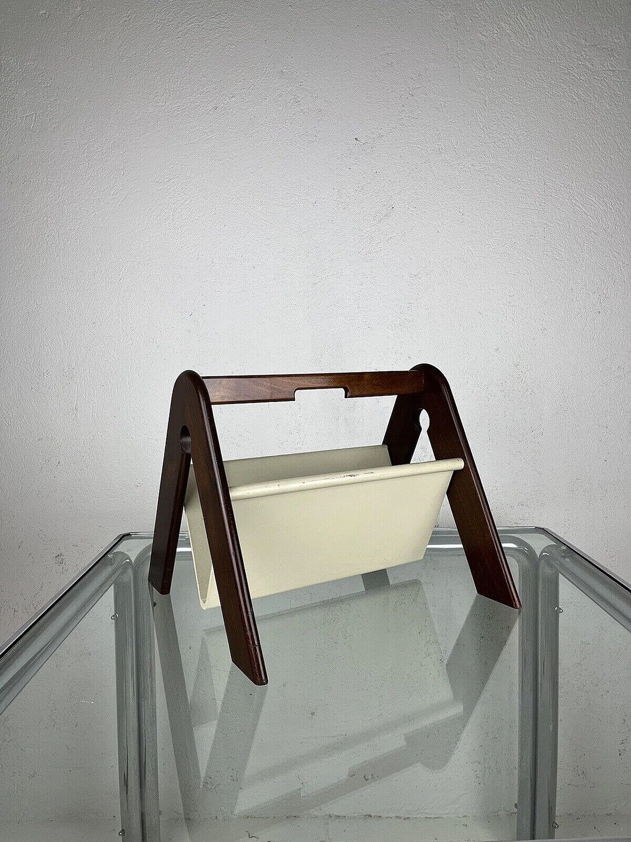 Natural and white varnished wood magazine rack in the style of Molteni, 1970s 11