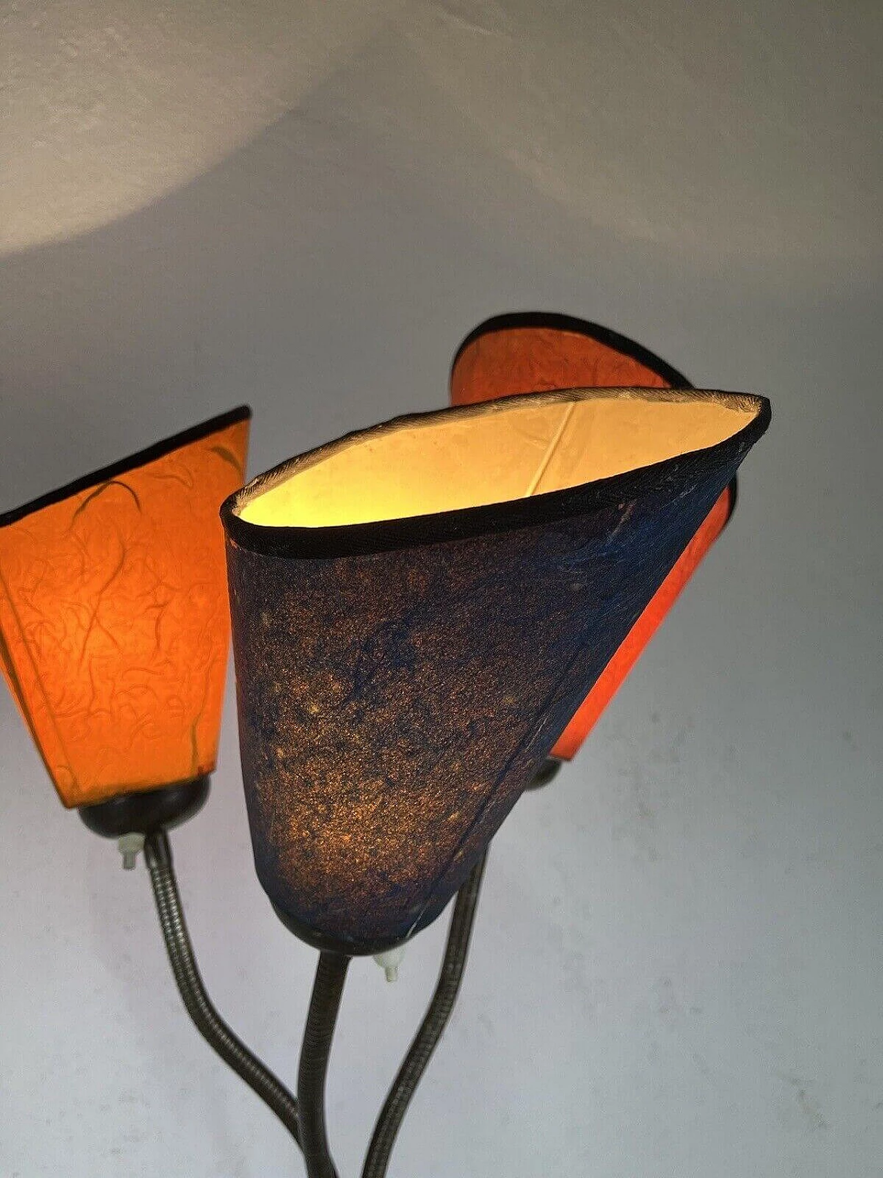 Lampada da tavolo a tre luci in marmo, ottone e pergamena, anni '50 4