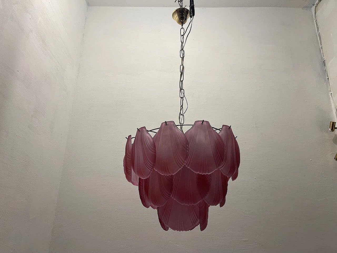 Lampadario con diffusori a forma di conchiglia in vetro rosa, anni '80 8